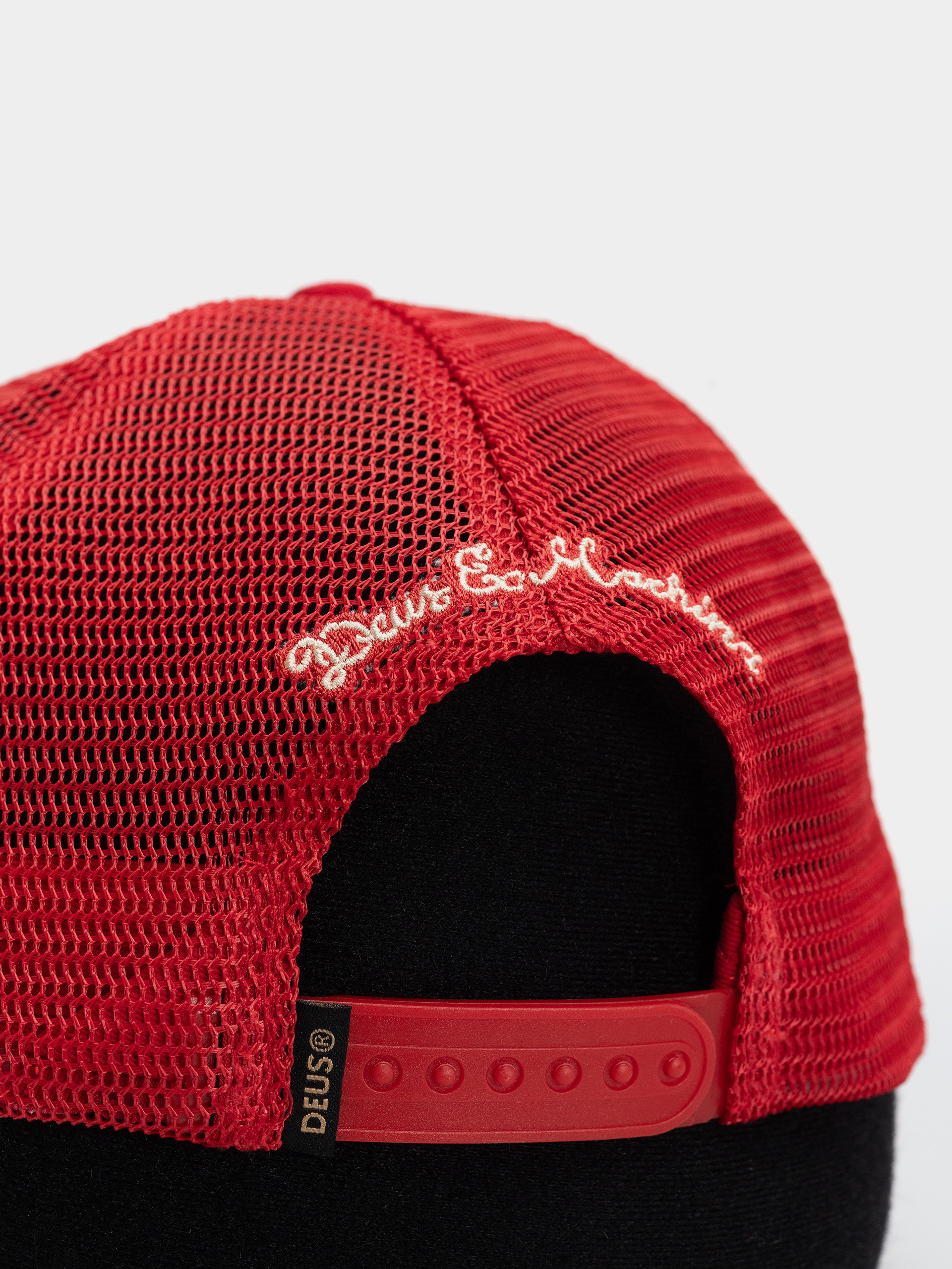 Kšiltovka  Deus Ex Machina Welcome Trucker (cherry red)
