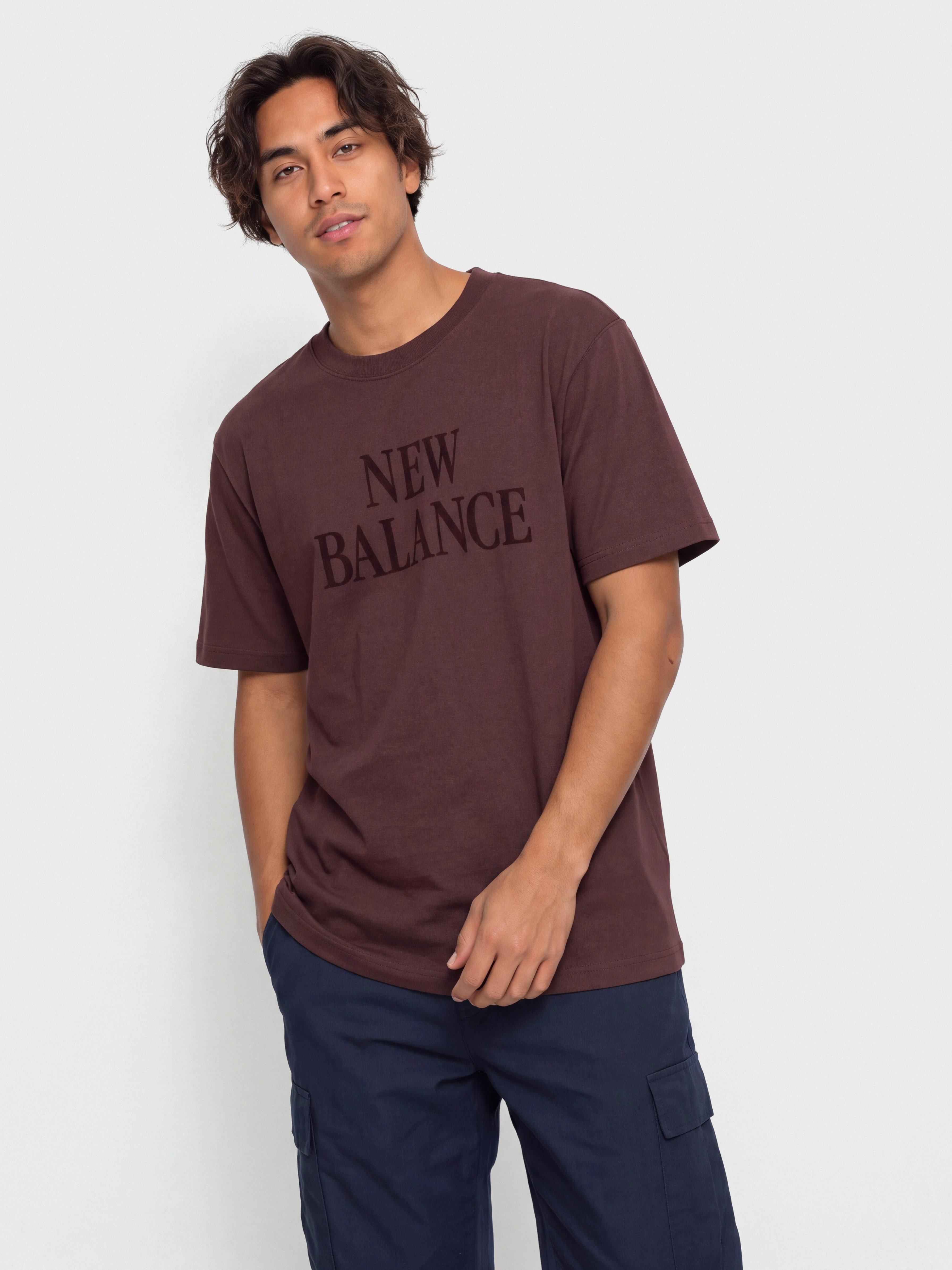 Tričko New Balance Athletics Flocked Logo (cherry leather)