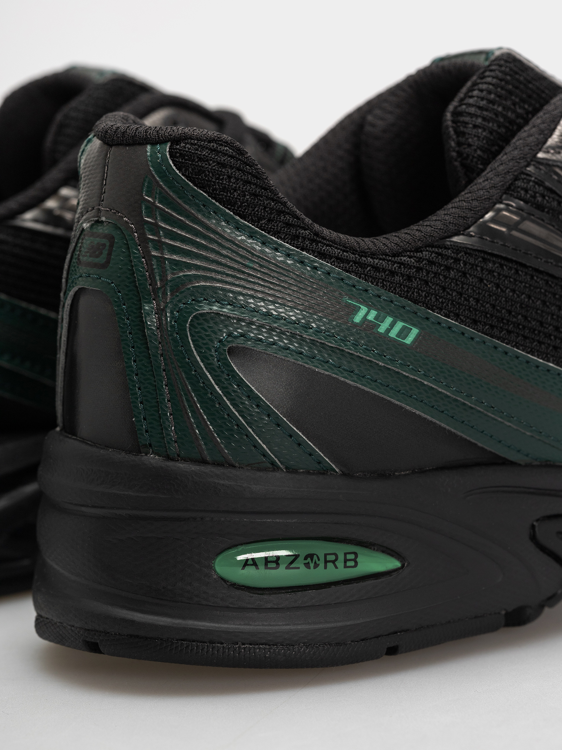 Boty New Balance 740 (black/nordic green)