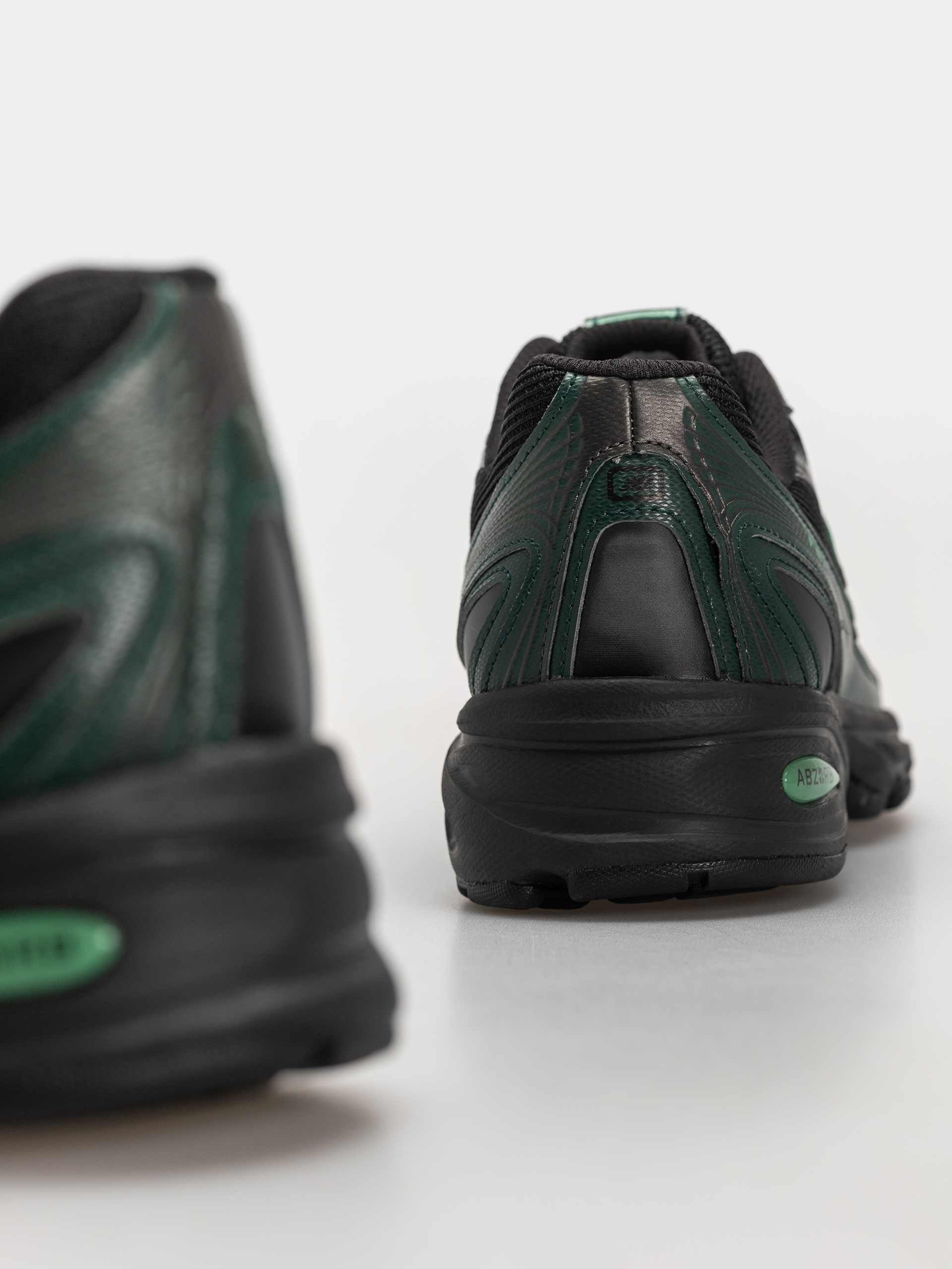 Boty New Balance 740 (black/nordic green)