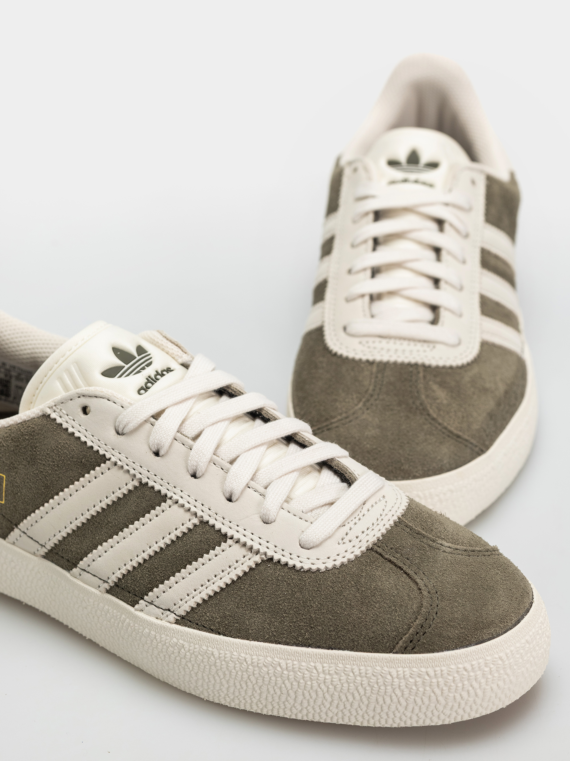 Boty adidas Gazelle Adv (olistr/cwhite/goldmt)