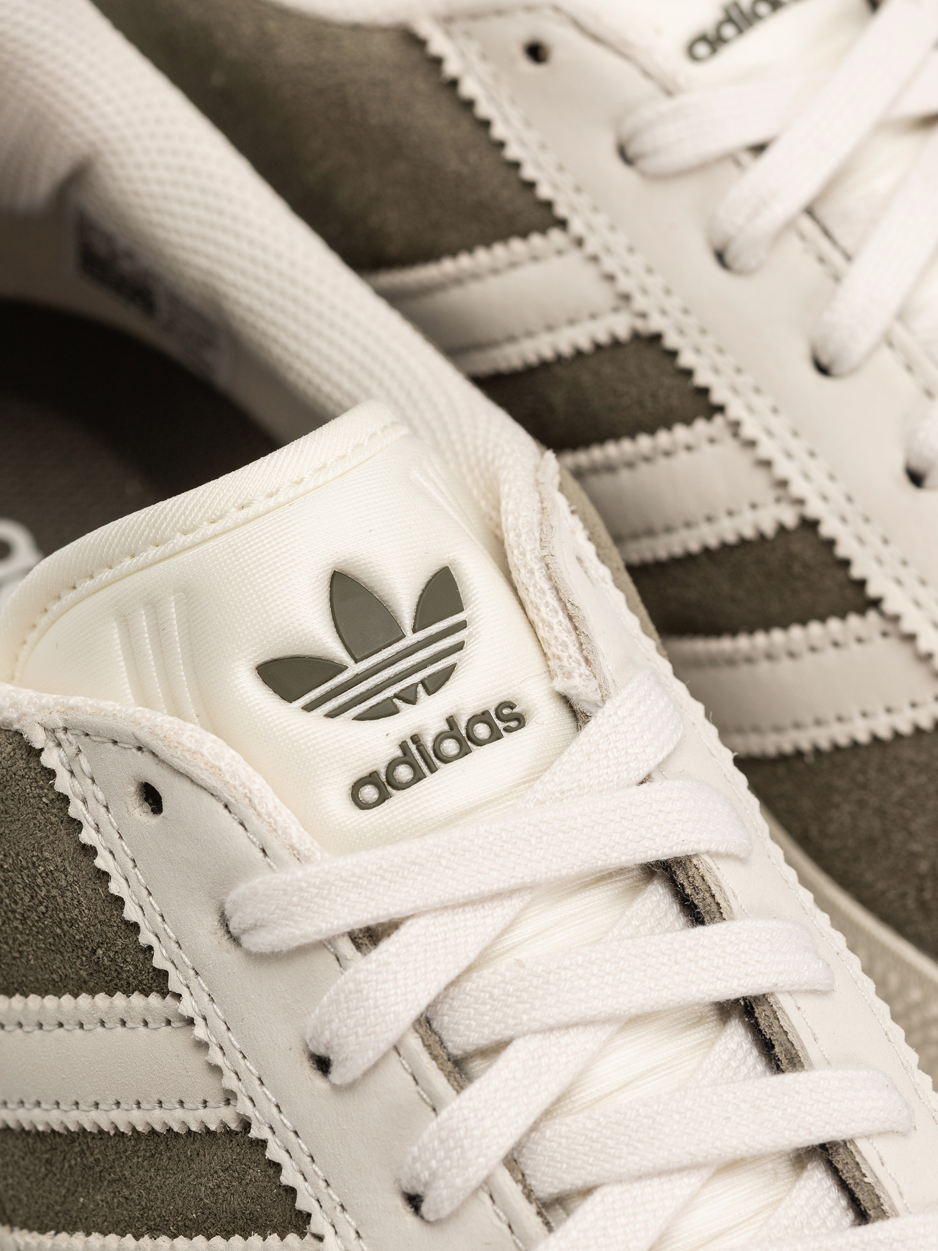 Boty adidas Gazelle Adv (olistr/cwhite/goldmt)