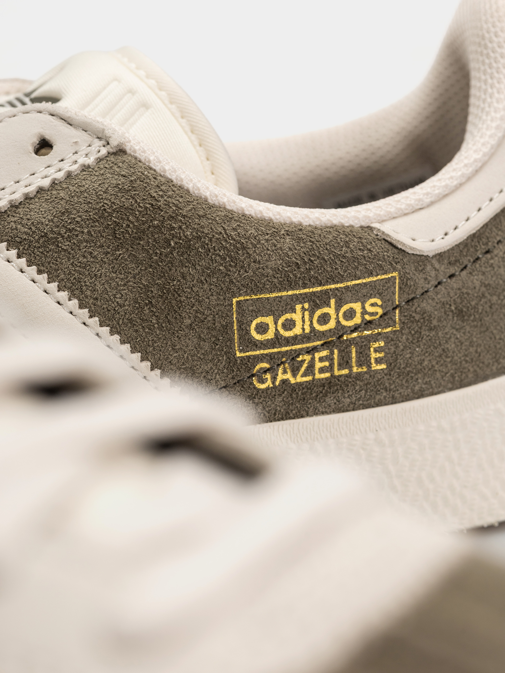 Boty adidas Gazelle Adv (olistr/cwhite/goldmt)