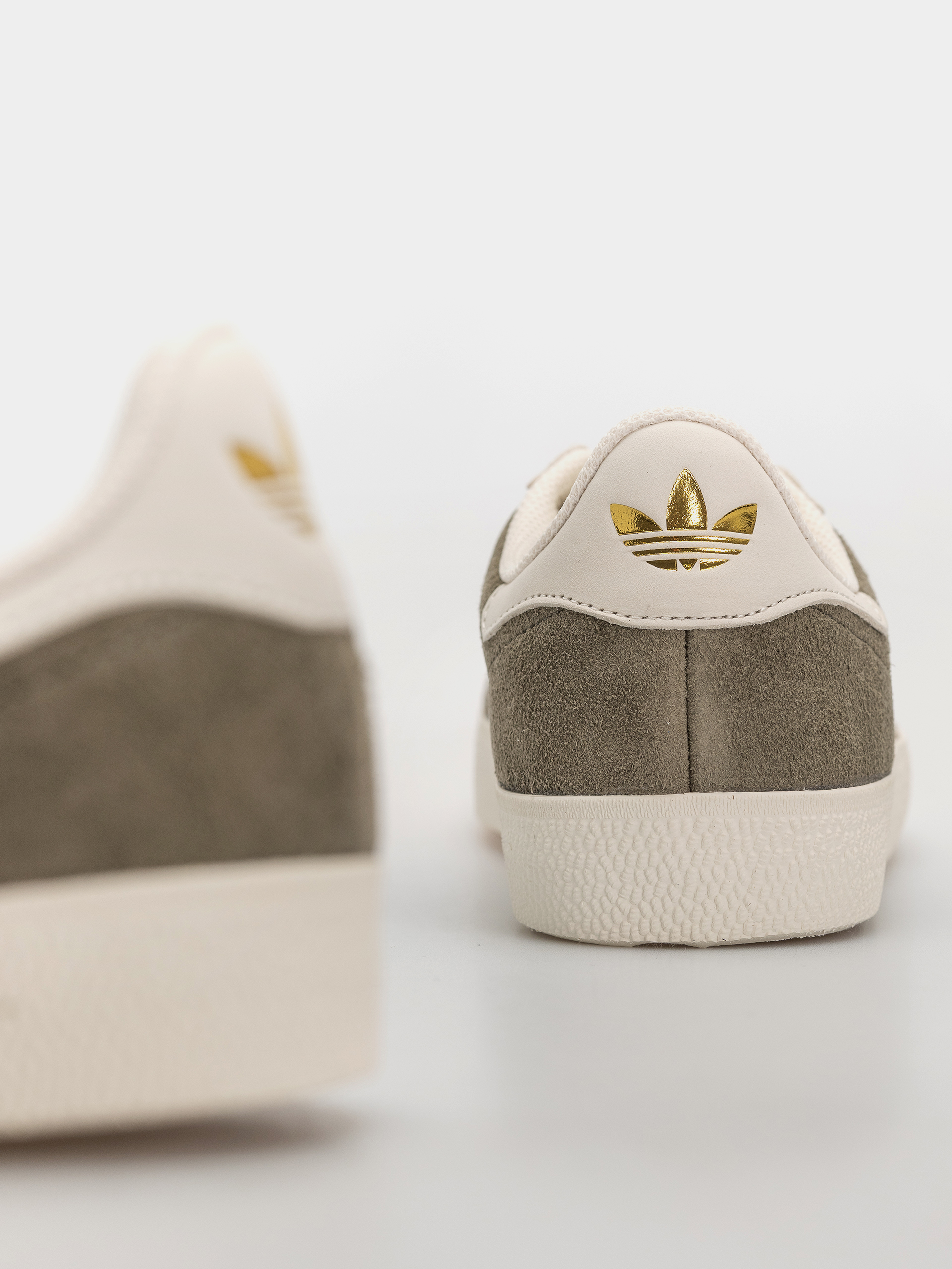 Boty adidas Gazelle Adv (olistr/cwhite/goldmt)