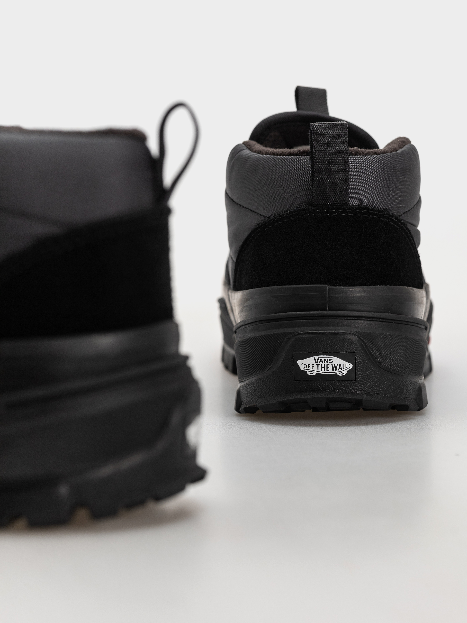 Boty Vans Mid Slip Puff (black/black)