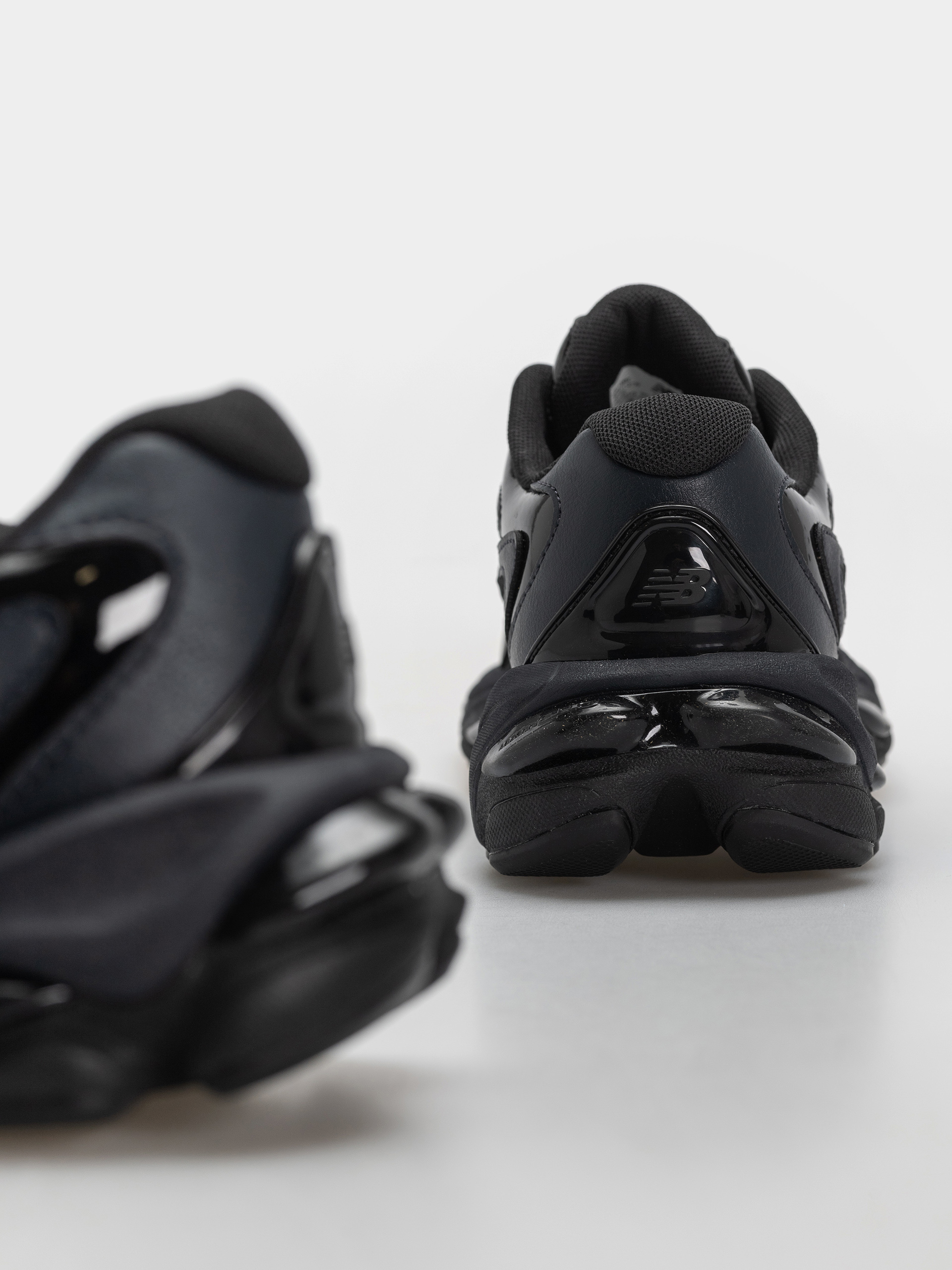 Boty New Balance 983 (black/dark night)