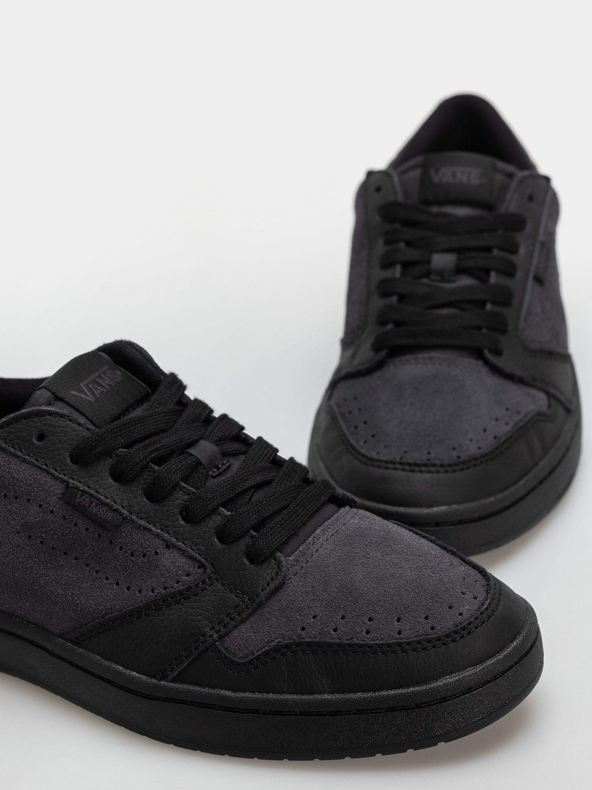 Boty Vans Court Low (black/gray)