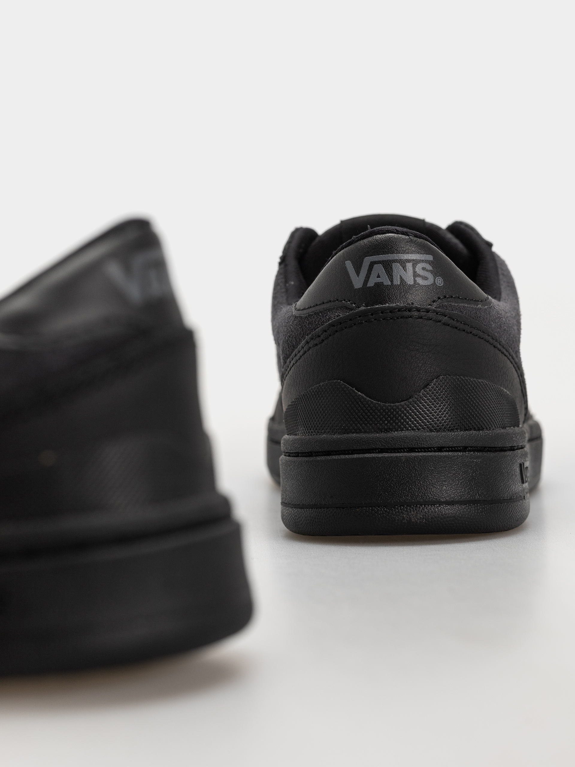Boty Vans Court Low (black/gray)