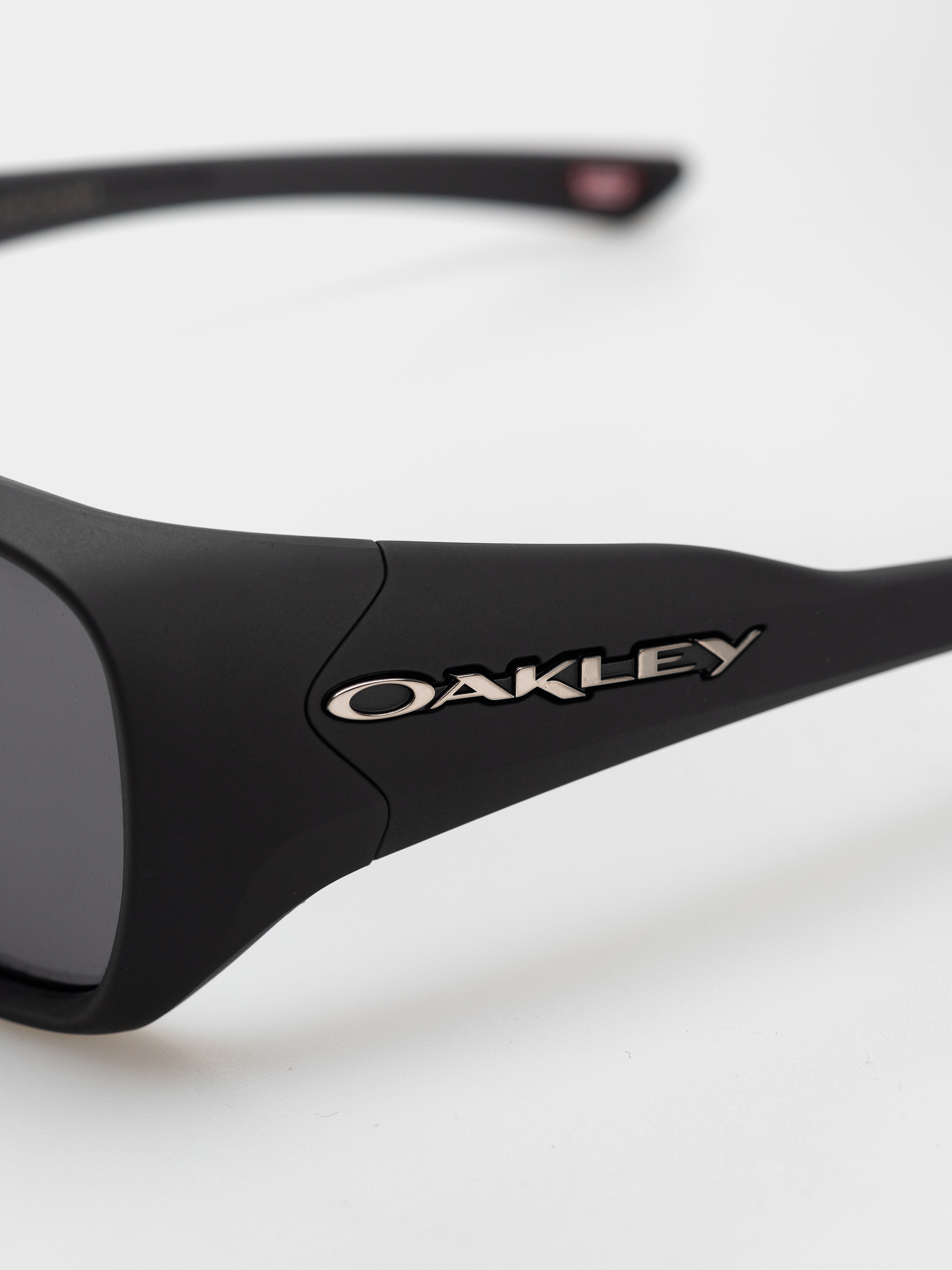 Sluneční brýle Oakley Chaminade (black suede/prizm grey)