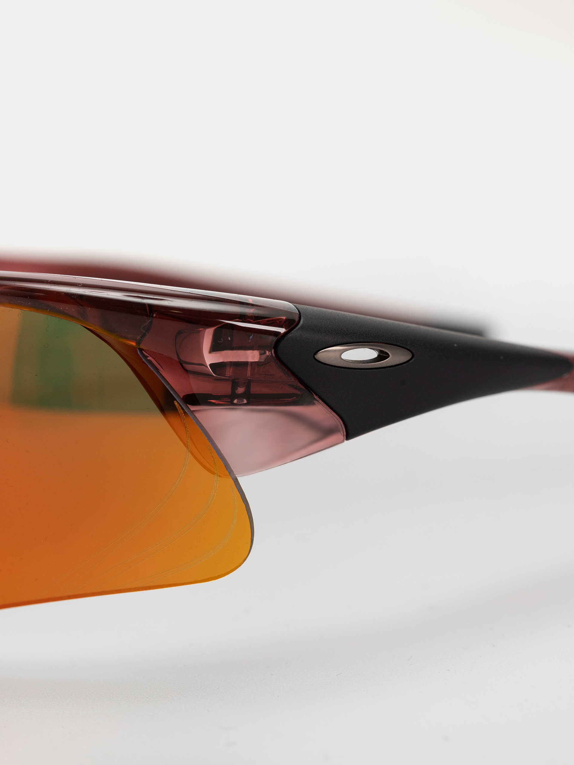 Sluneční brýle Oakley Suture Jacket (trans iron red/prizm ruby)