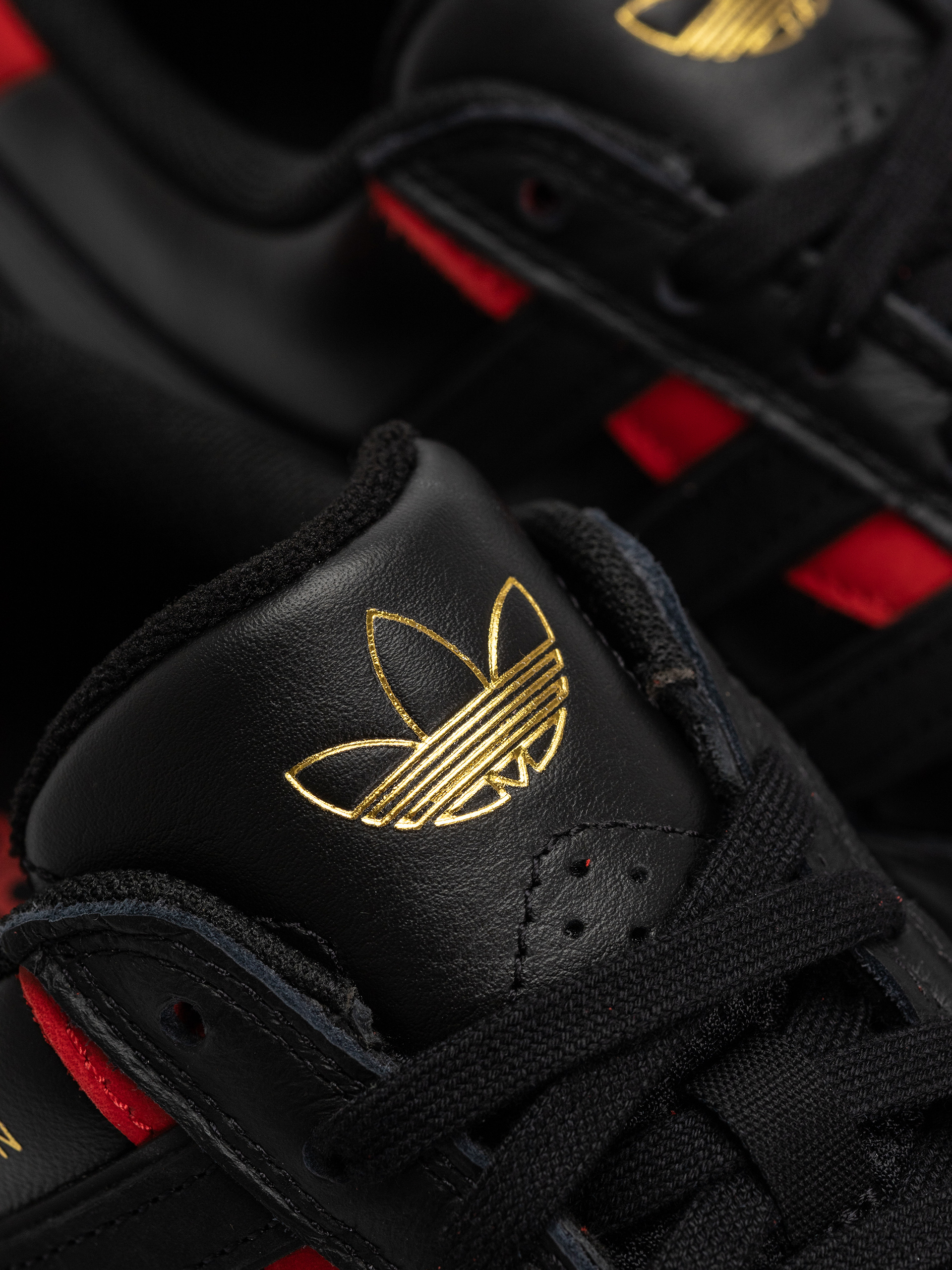 Boty adidas Tyshawn II (cblack/cblack/betsca)