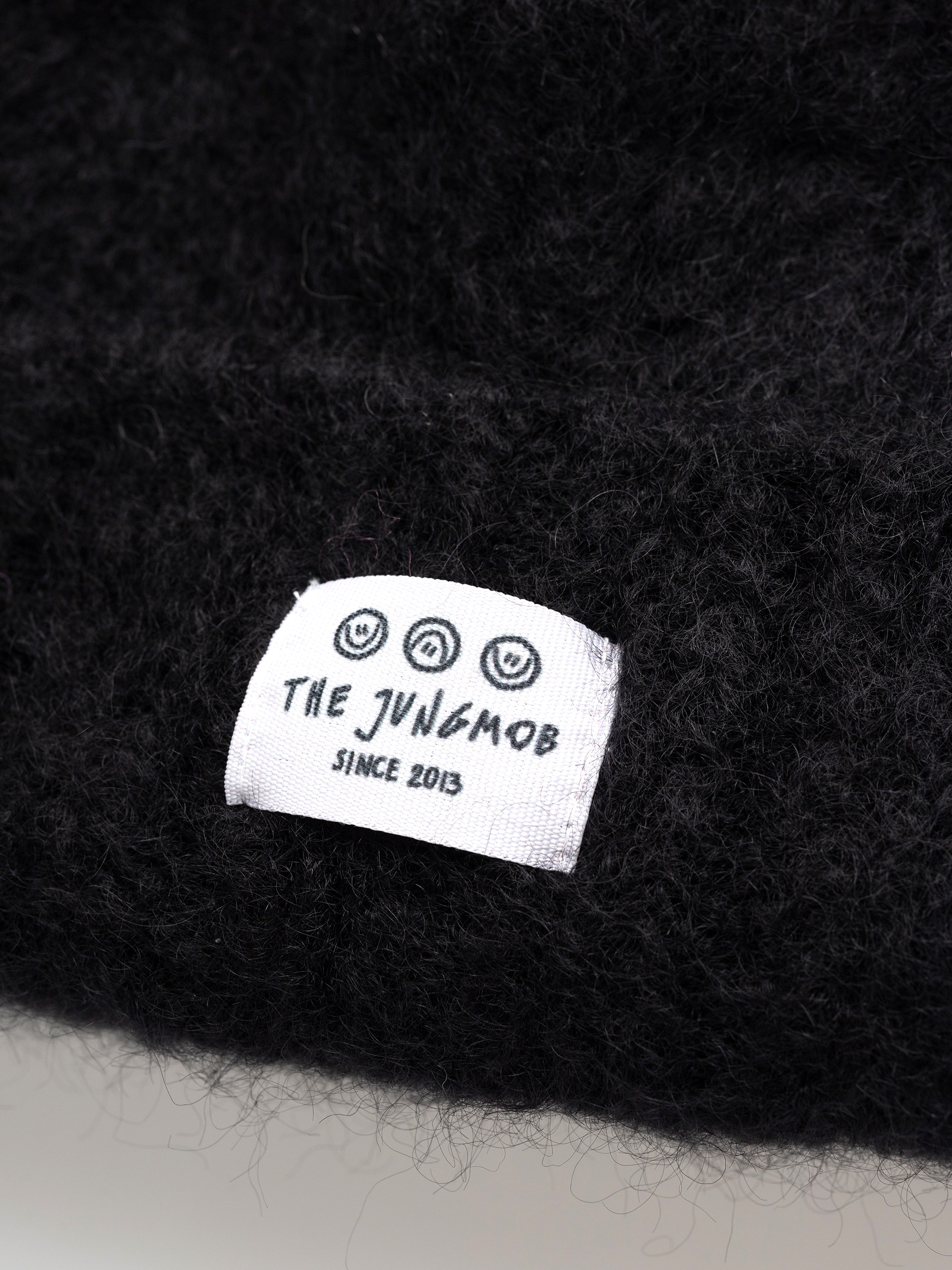 Čepice Jungmob Moher Fluffy (black)