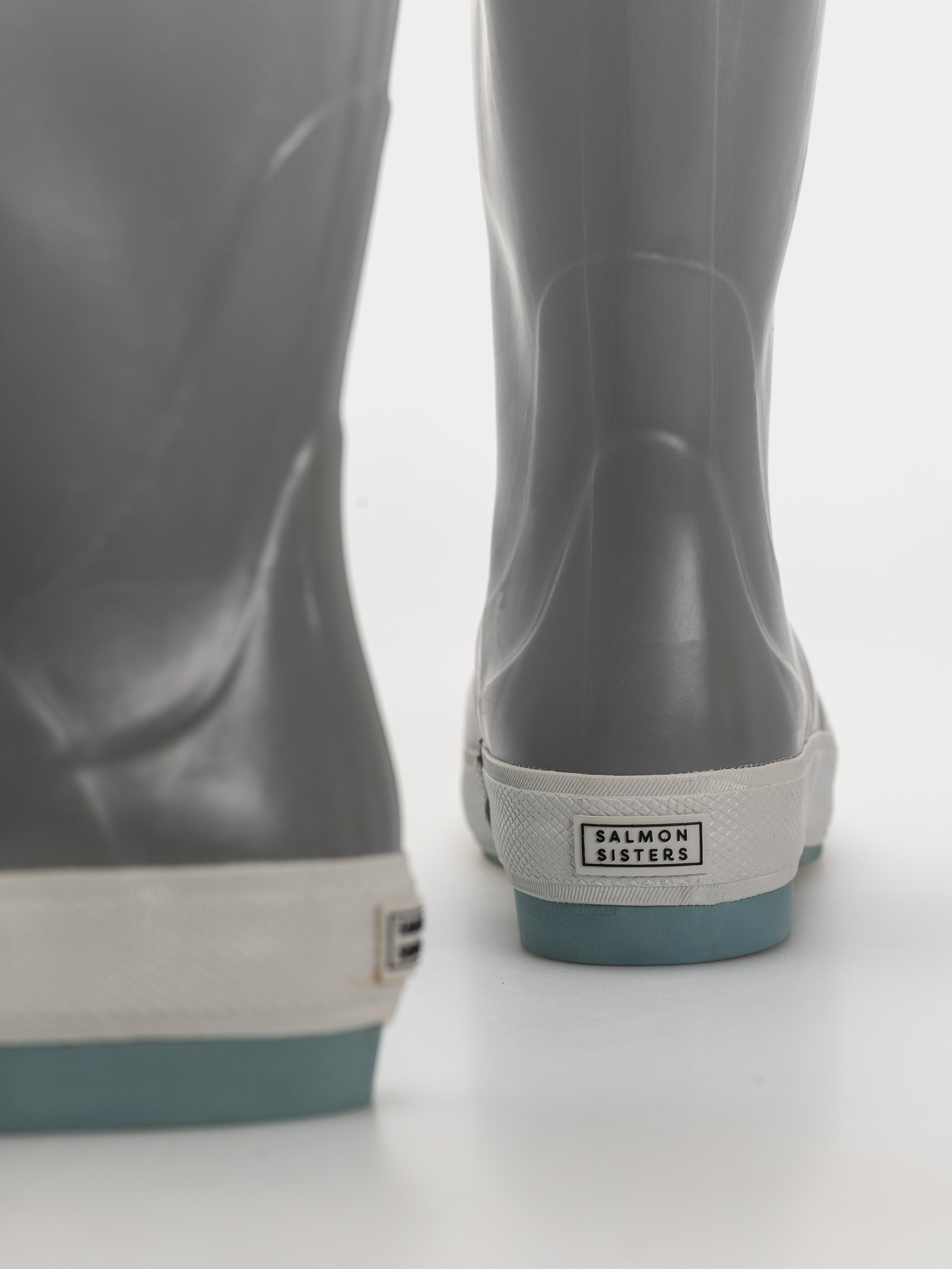 Boty Xtratuf Salmon Sisters 15 Legacy Boot Wmn (grey sand dollar)