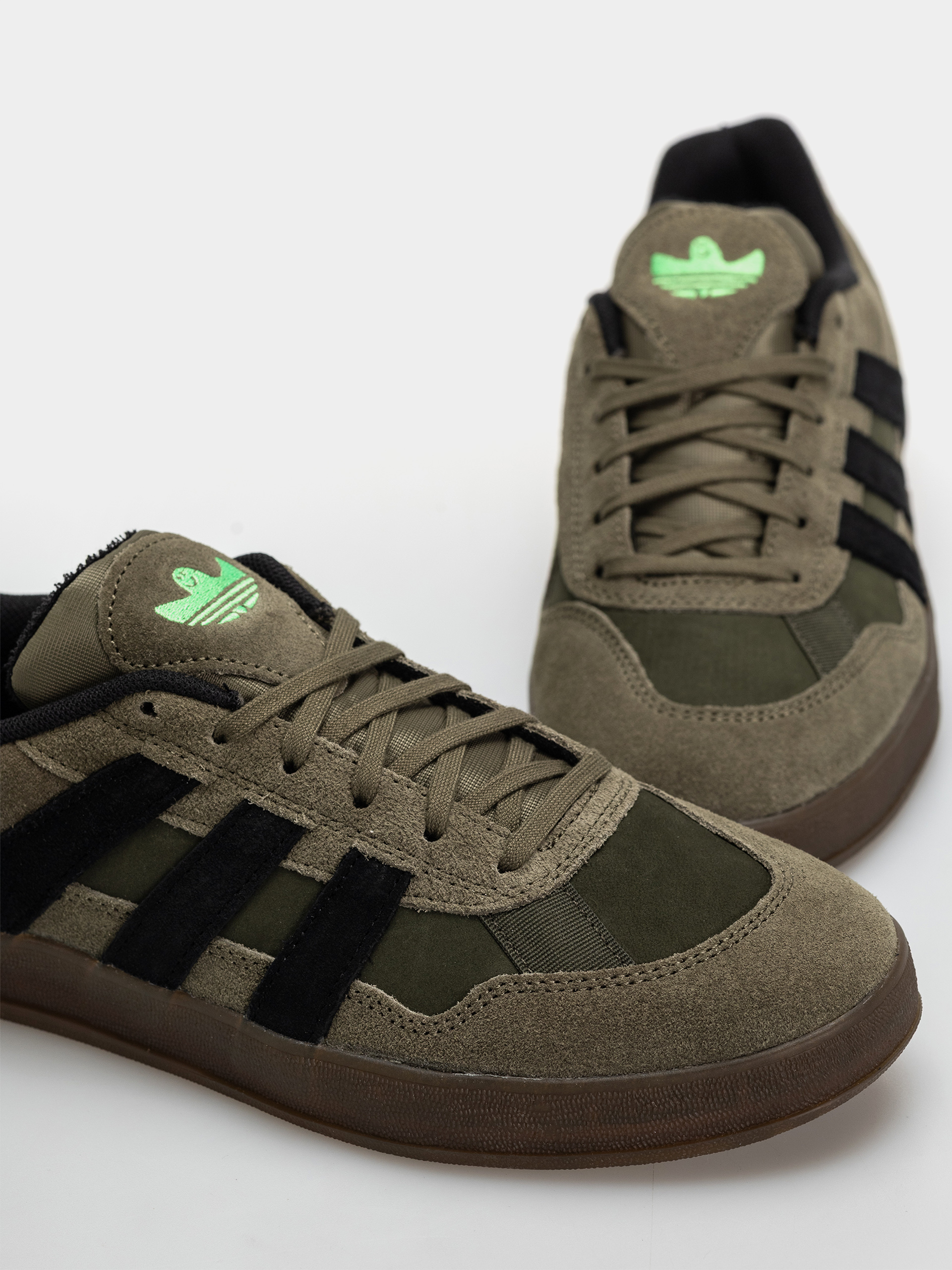 Boty adidas Aloha Super (olistr/cblack/gum5)