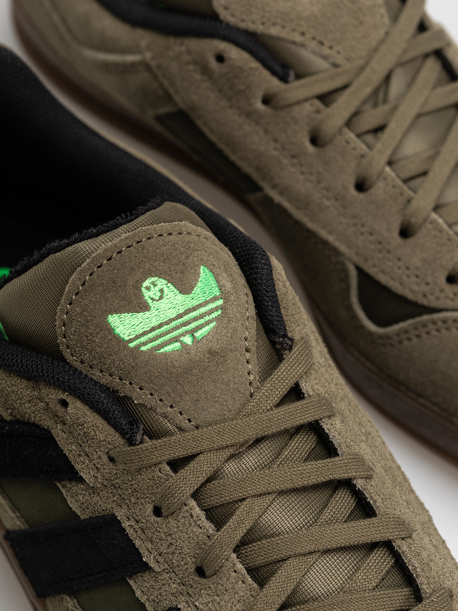 Boty adidas Aloha Super (olistr/cblack/gum5)