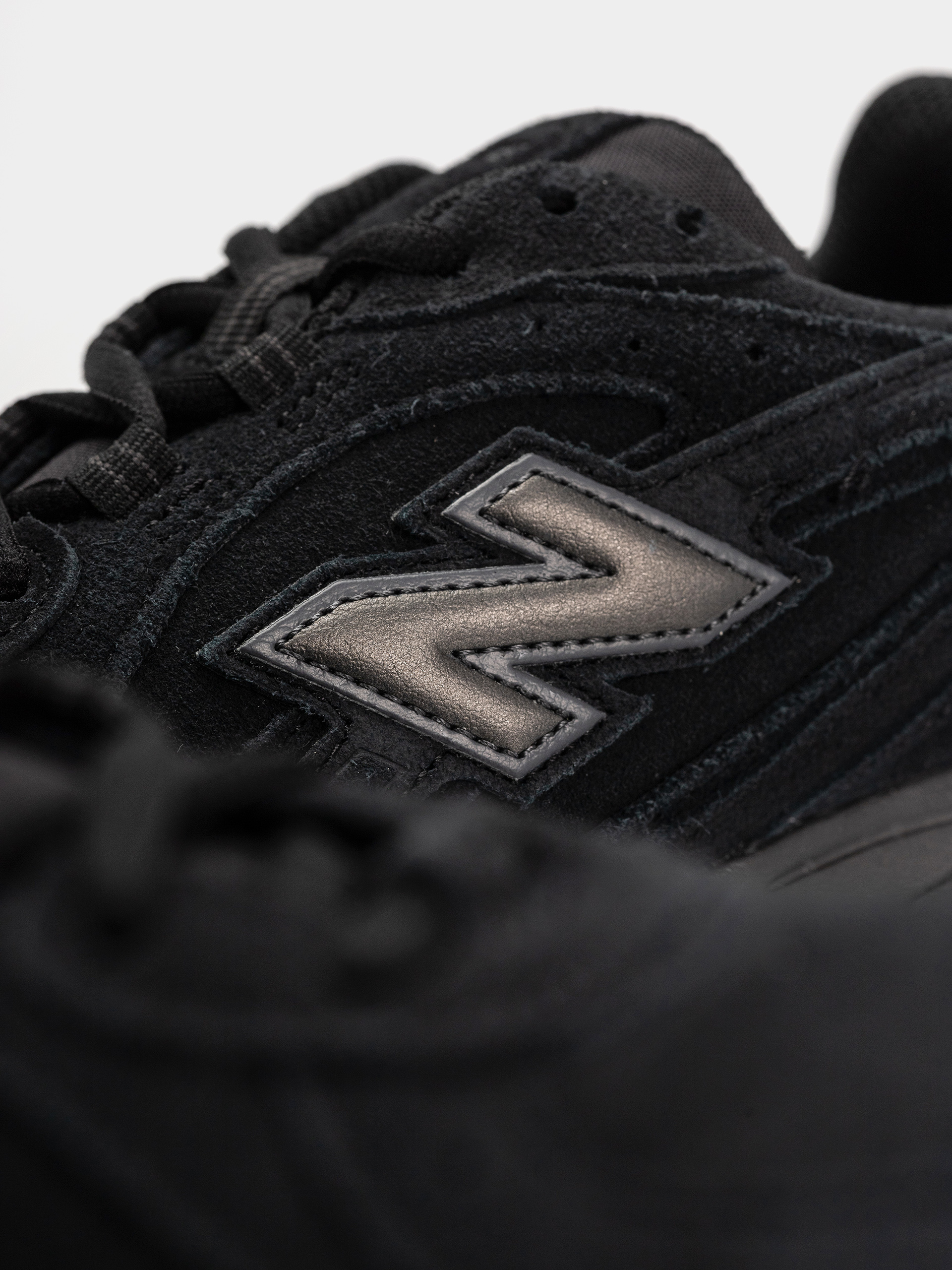 Boty New Balance 204L (black/black cement)