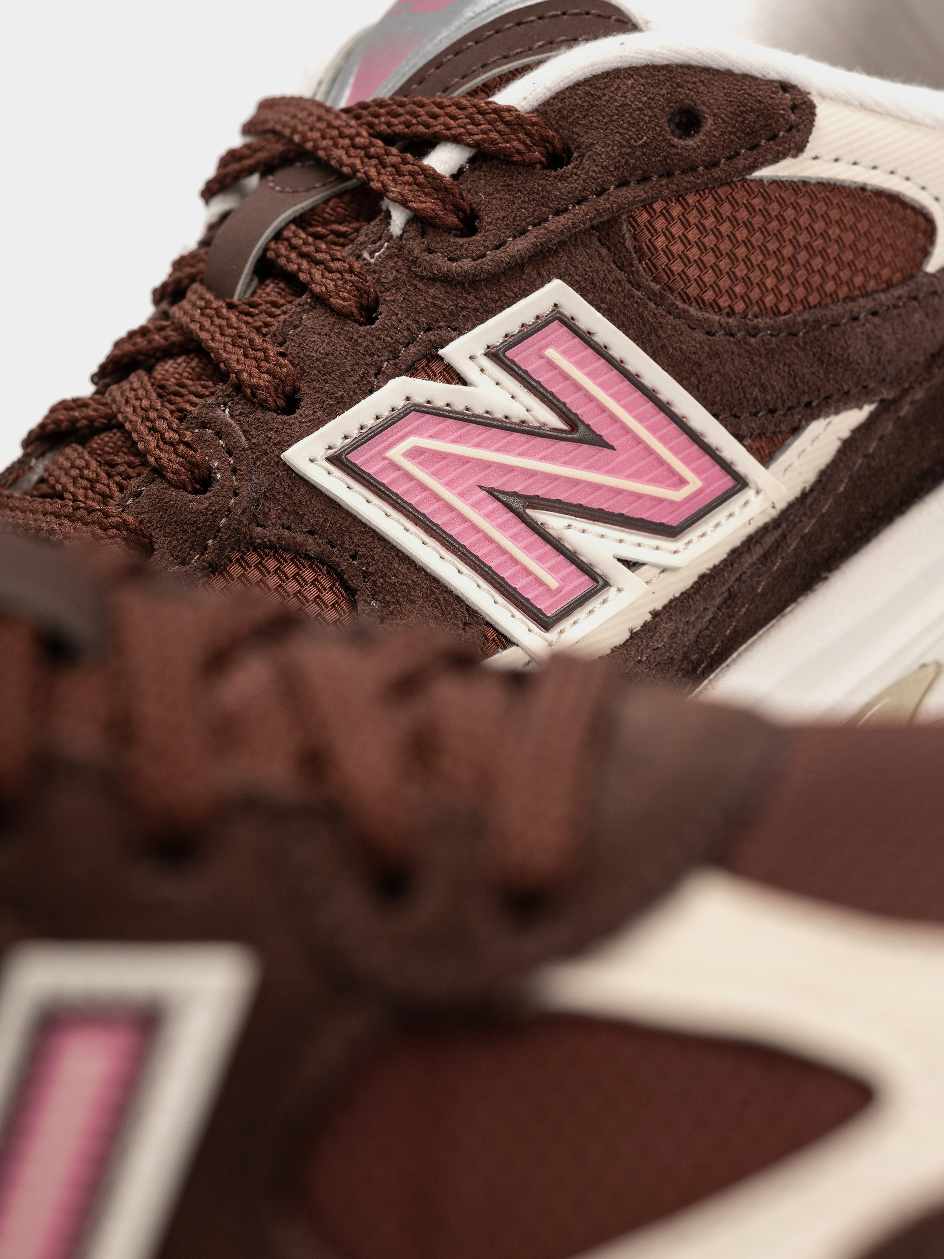 Boty New Balance 2010 (pumpernickel/pink eraser)