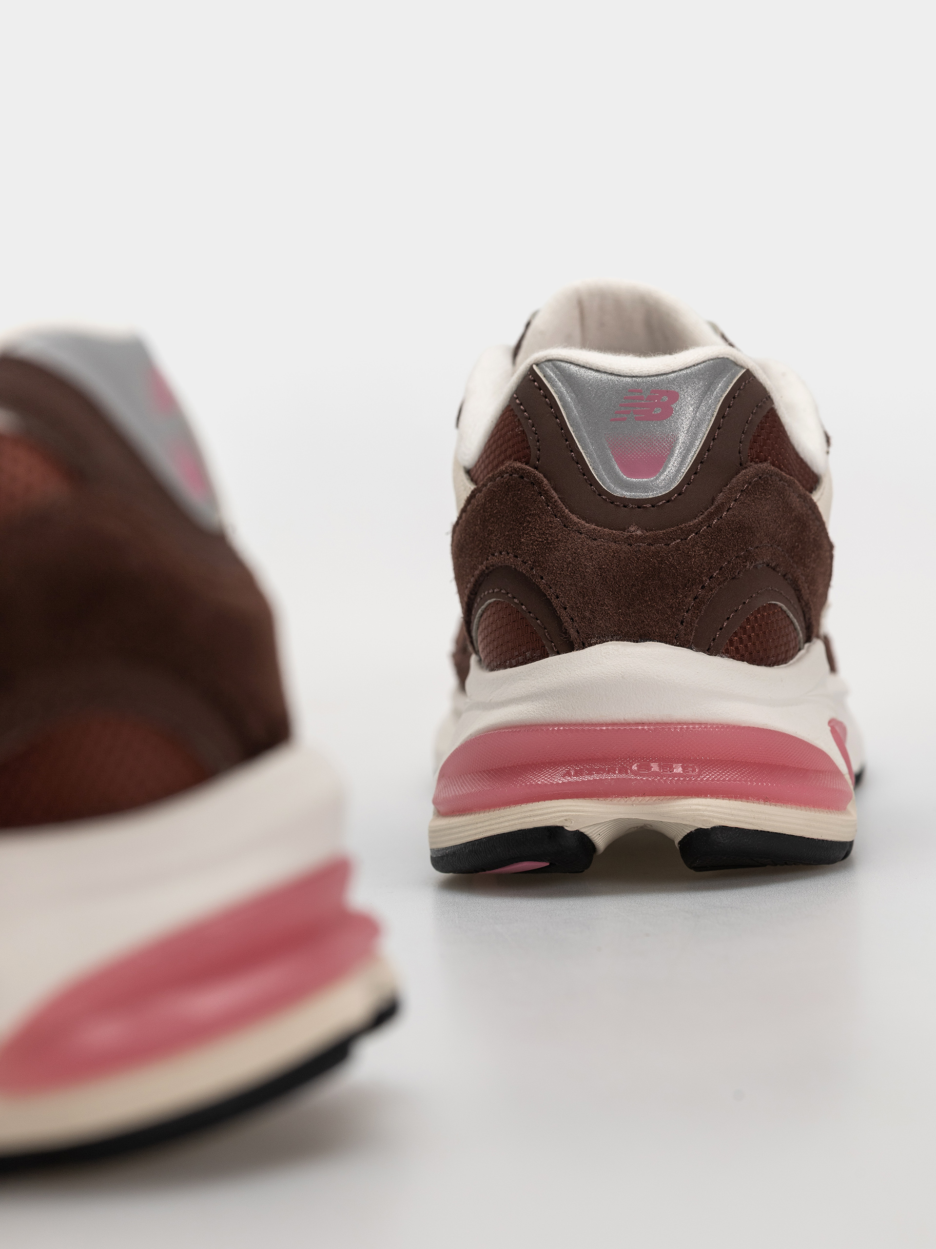 Boty New Balance 2010 (pumpernickel/pink eraser)