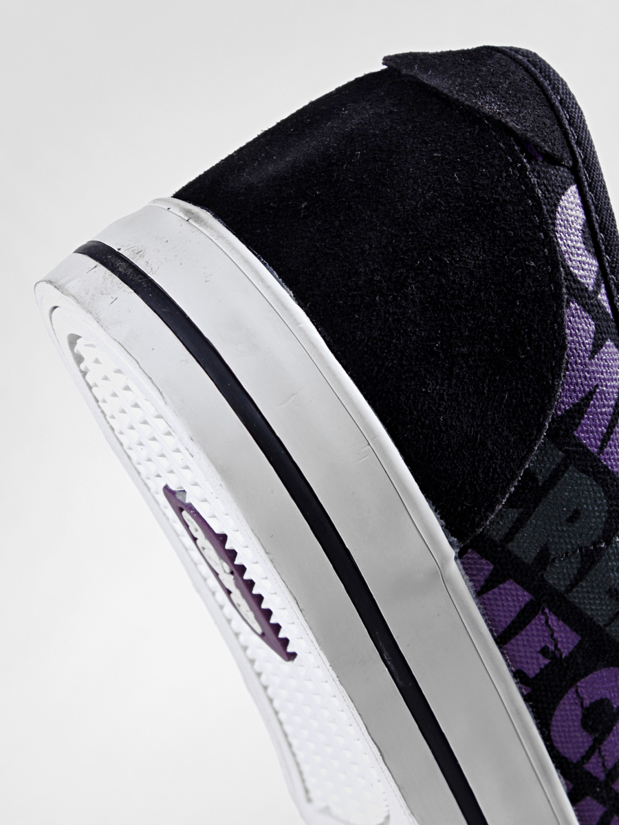 Boty Creme  Courtyard (lettered black/grape)