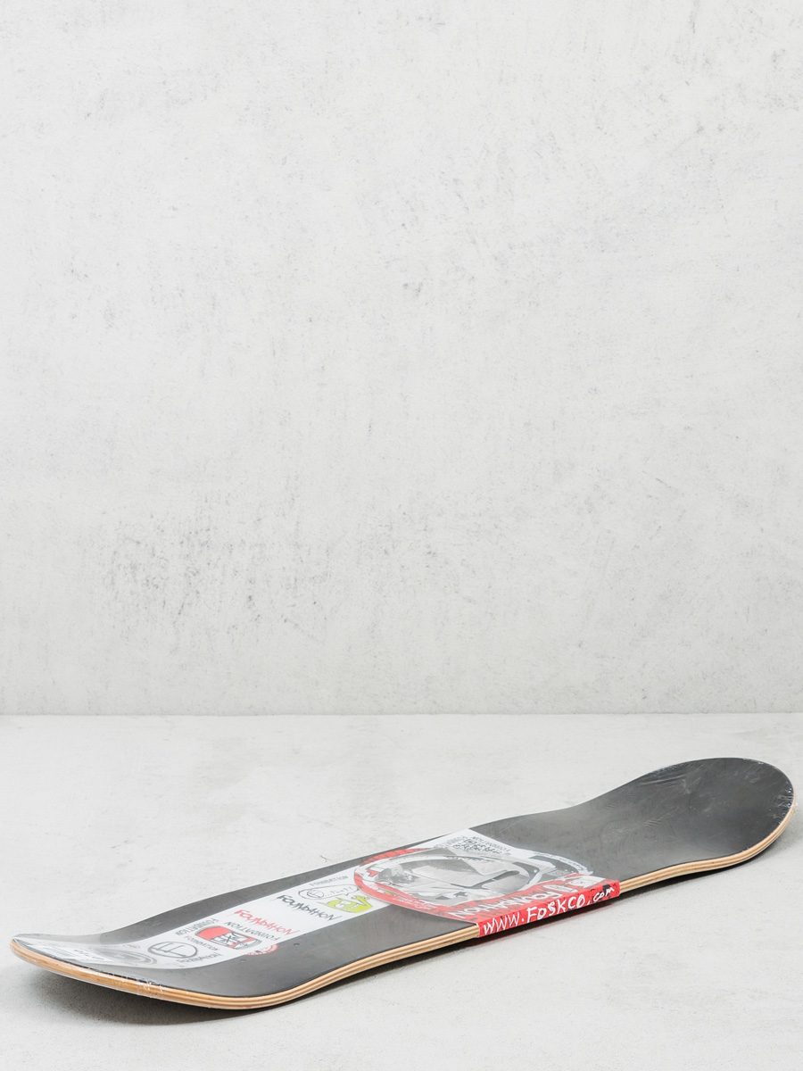 Deska Foundation Shadow Puppet (dakota servold)