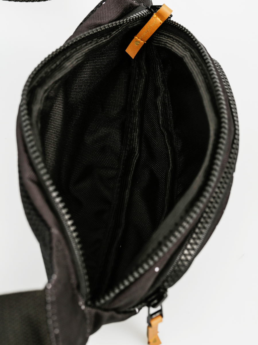 Femi Pleasure Ledvinka Kivito Wmn (csm)