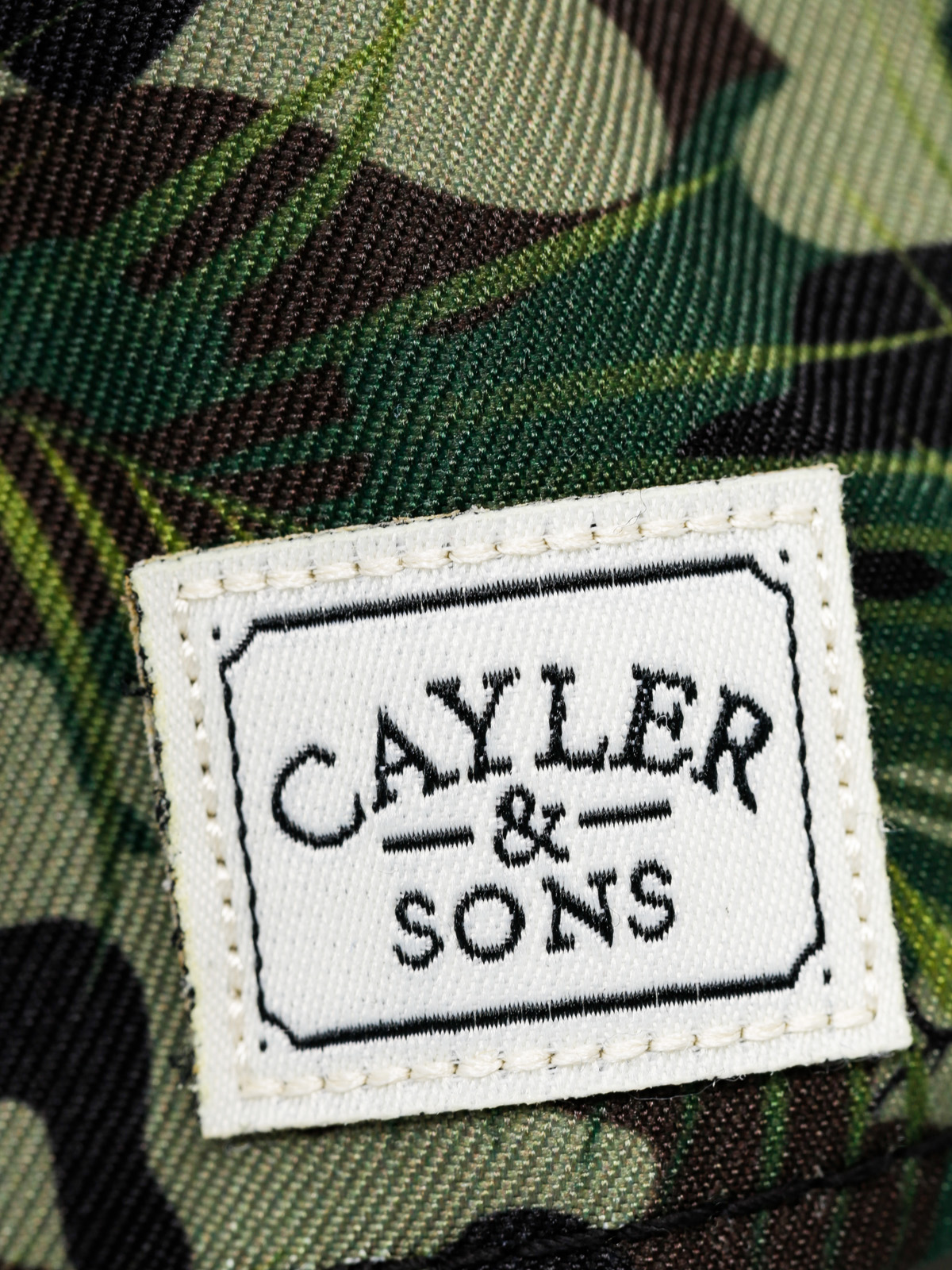 Cayler & Sons Kšiltovka Wl Briangle ZD (camo flowers/black red)