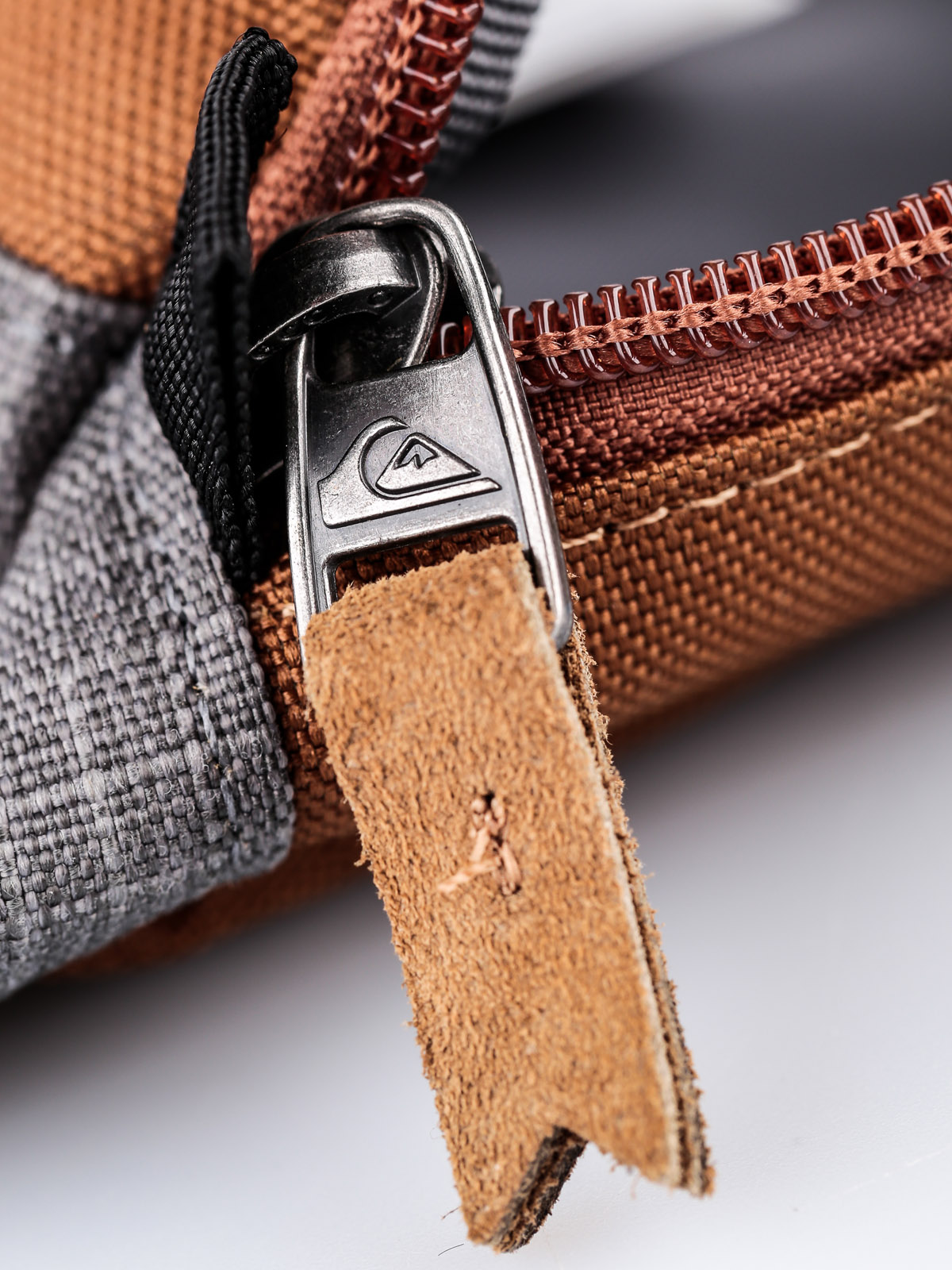 Taška Quiksilver Black Dies (charcoal/brown)