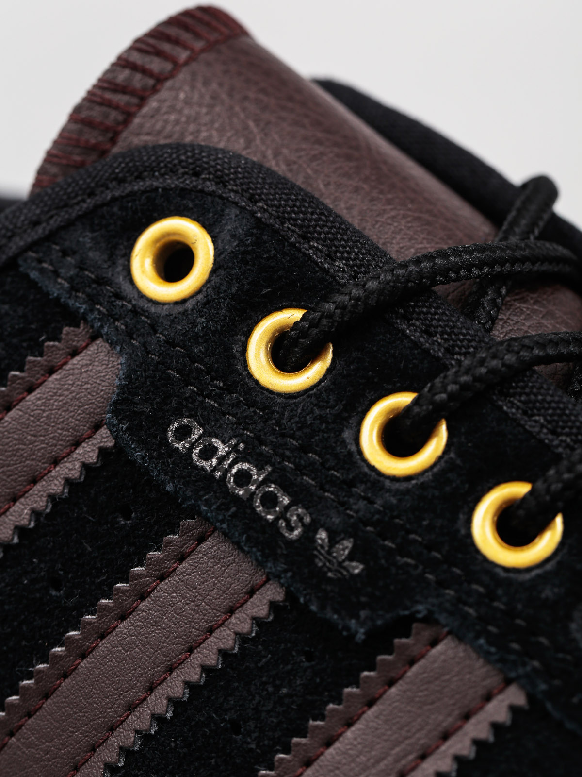 Boty adidas Seeley (cblack/dbrown/ftwwht)