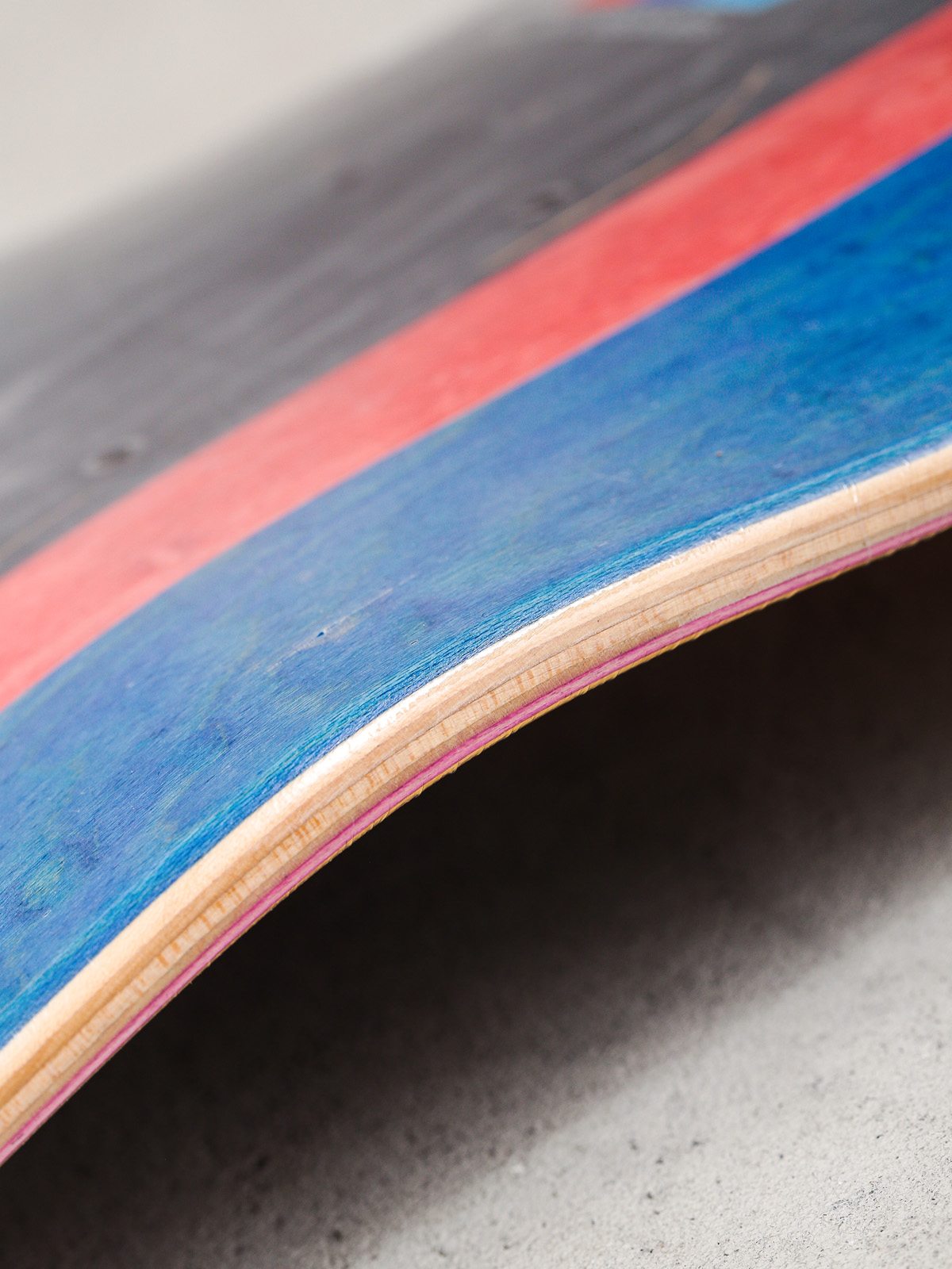 Deska Real Wair High Performance Twin Tail (black/red/blue)