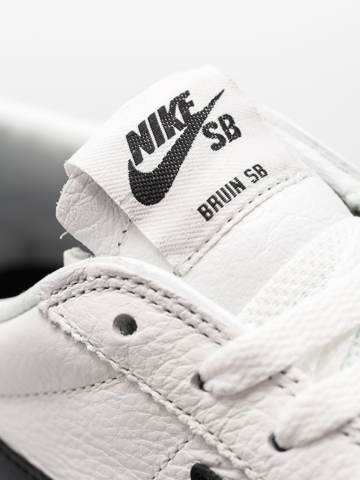 Boty Nike SB Bruin Zoom Prm Se (summit white/black white)