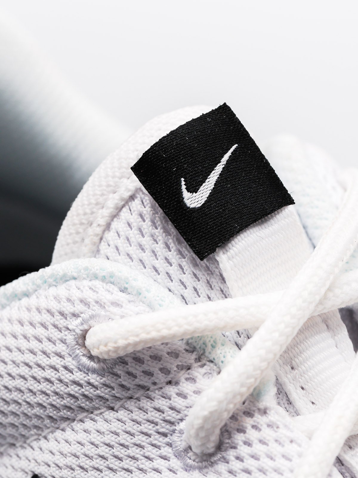 Boty Nike Roshe One Wmn (white/white black)