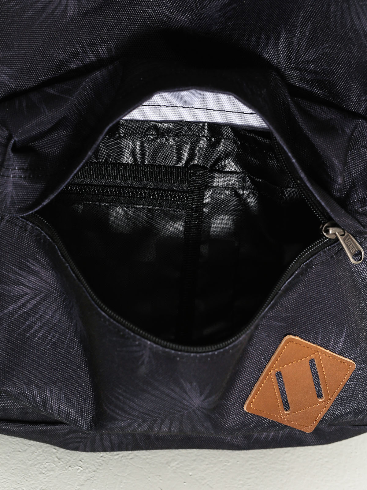 Batoh Vans Old Skool II (black/tonal palm)