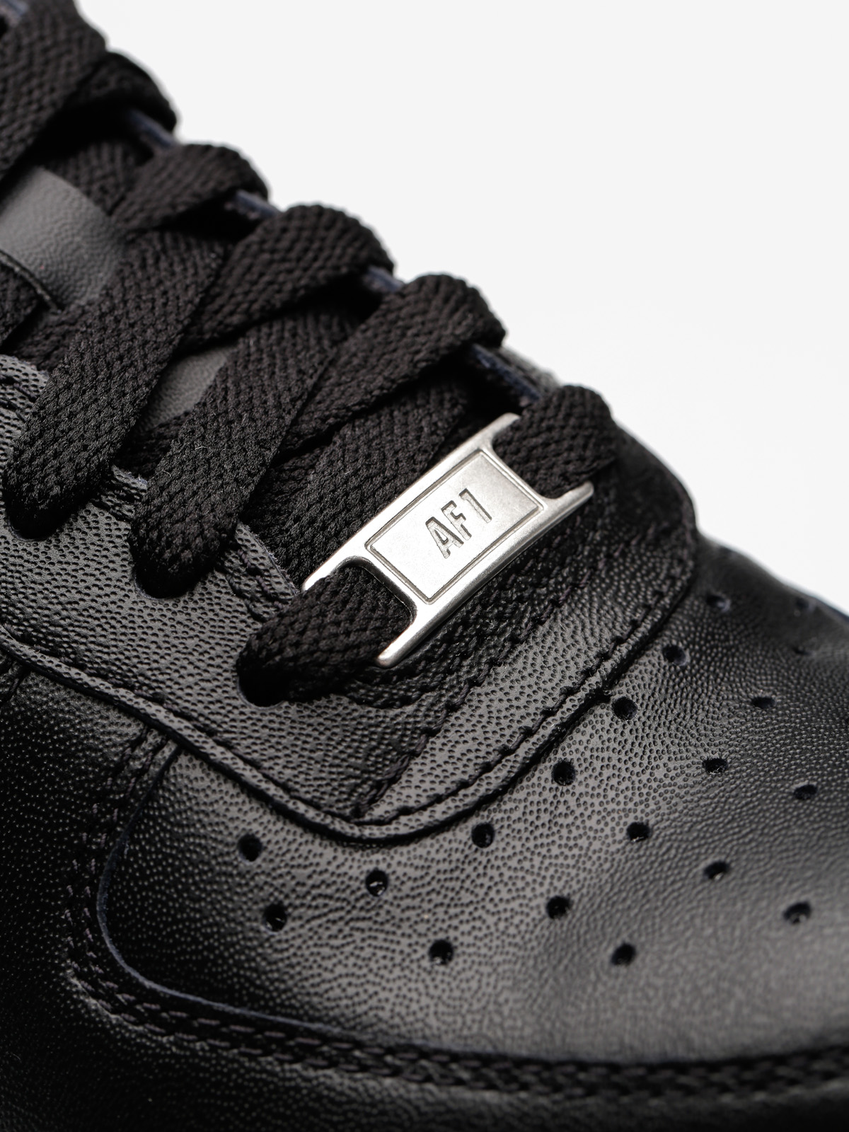 Boty Nike Air Force 1 07 Wmn (black/black)