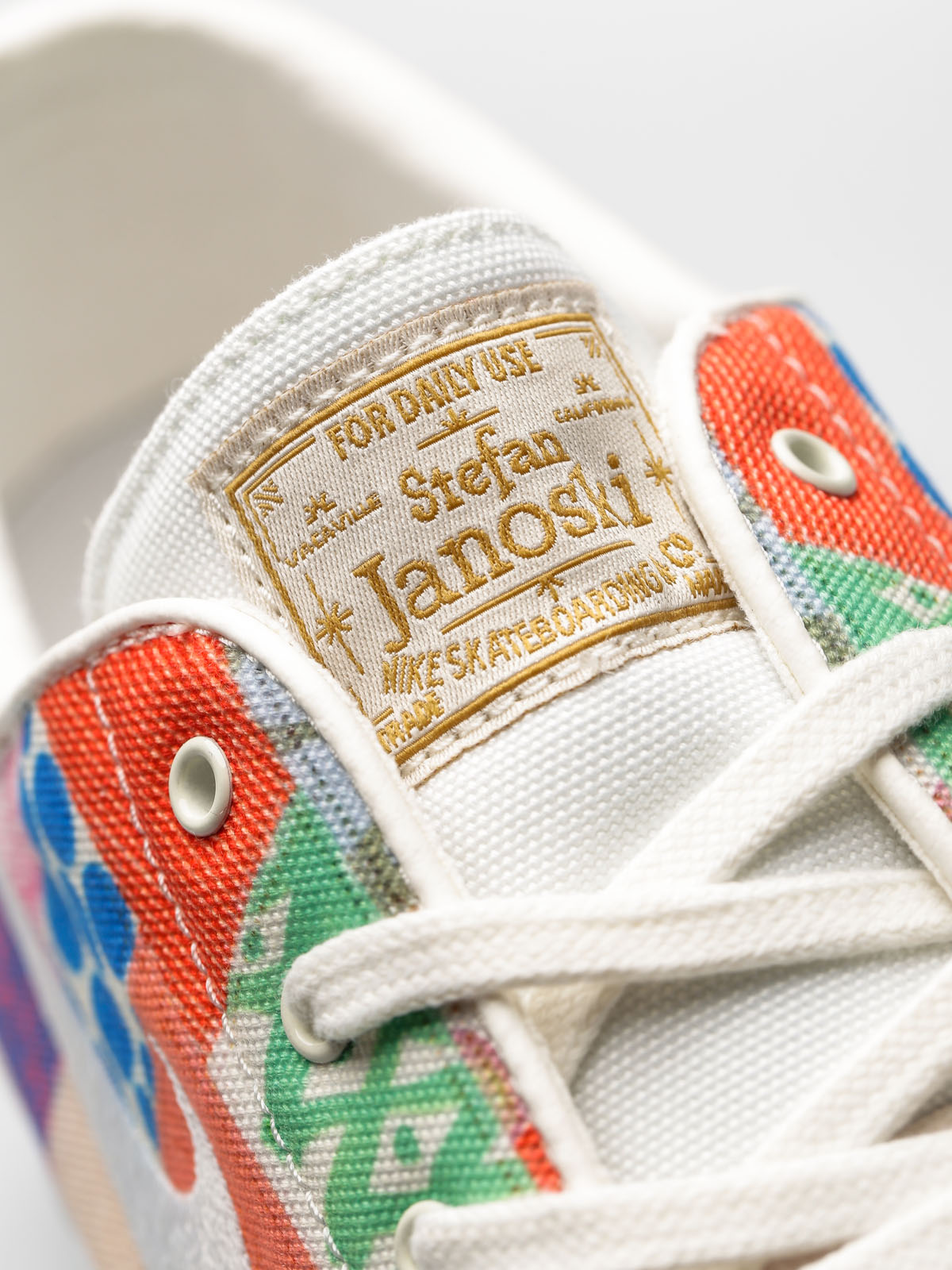 Boty Nike SB Zoom Stefan Janoski (sail/white multi color metallic gold)