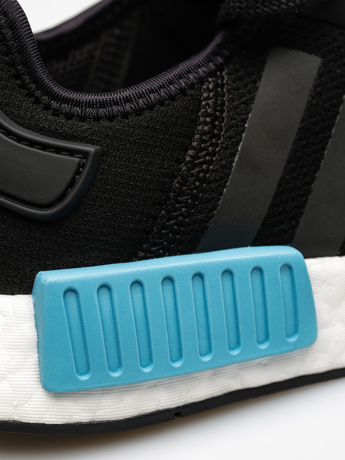 Boty adidas Nmd R1 Wmn (core black/core black/icey blue f17)
