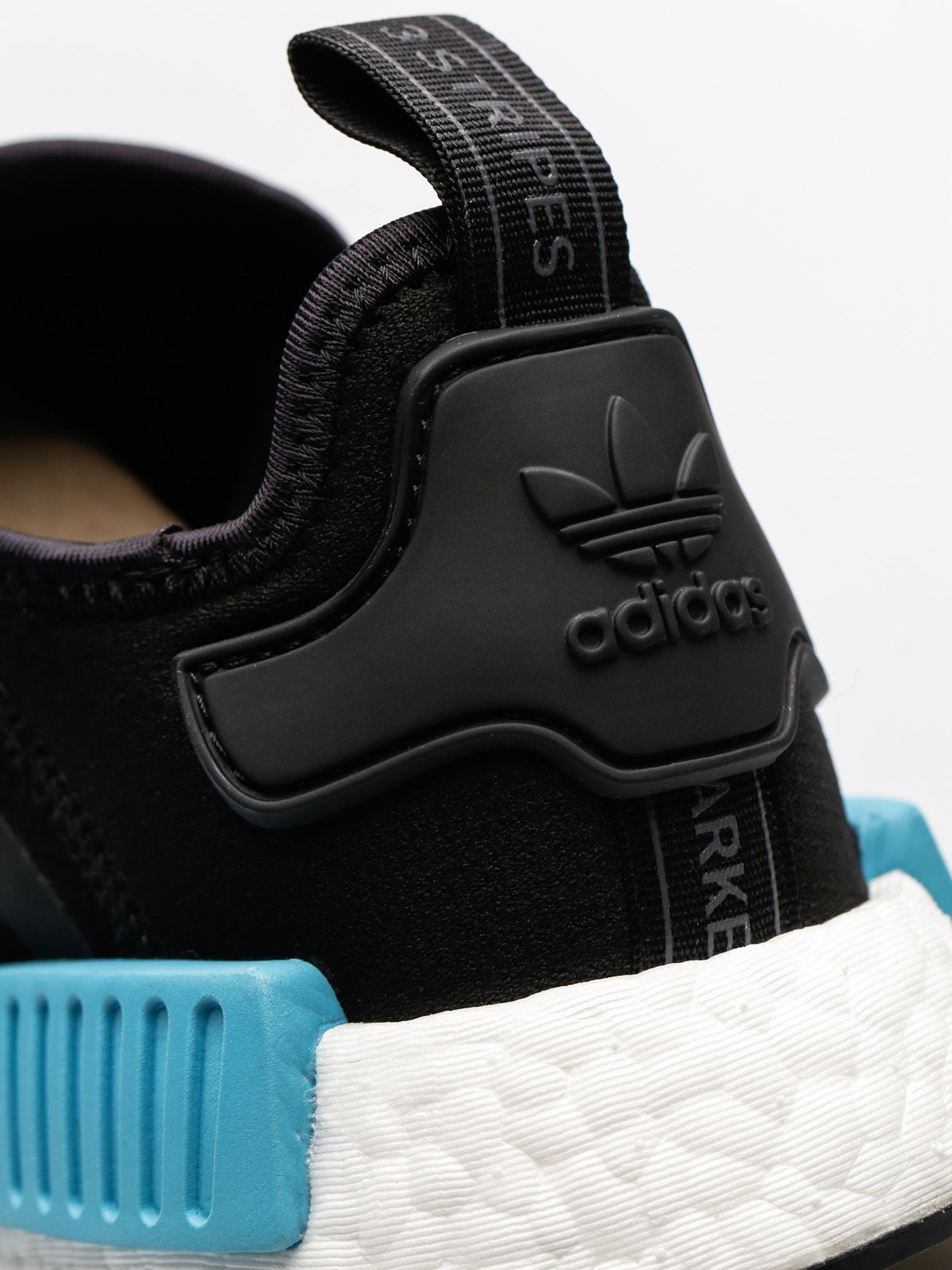 Boty adidas Nmd R1 Wmn (core black/core black/icey blue f17)