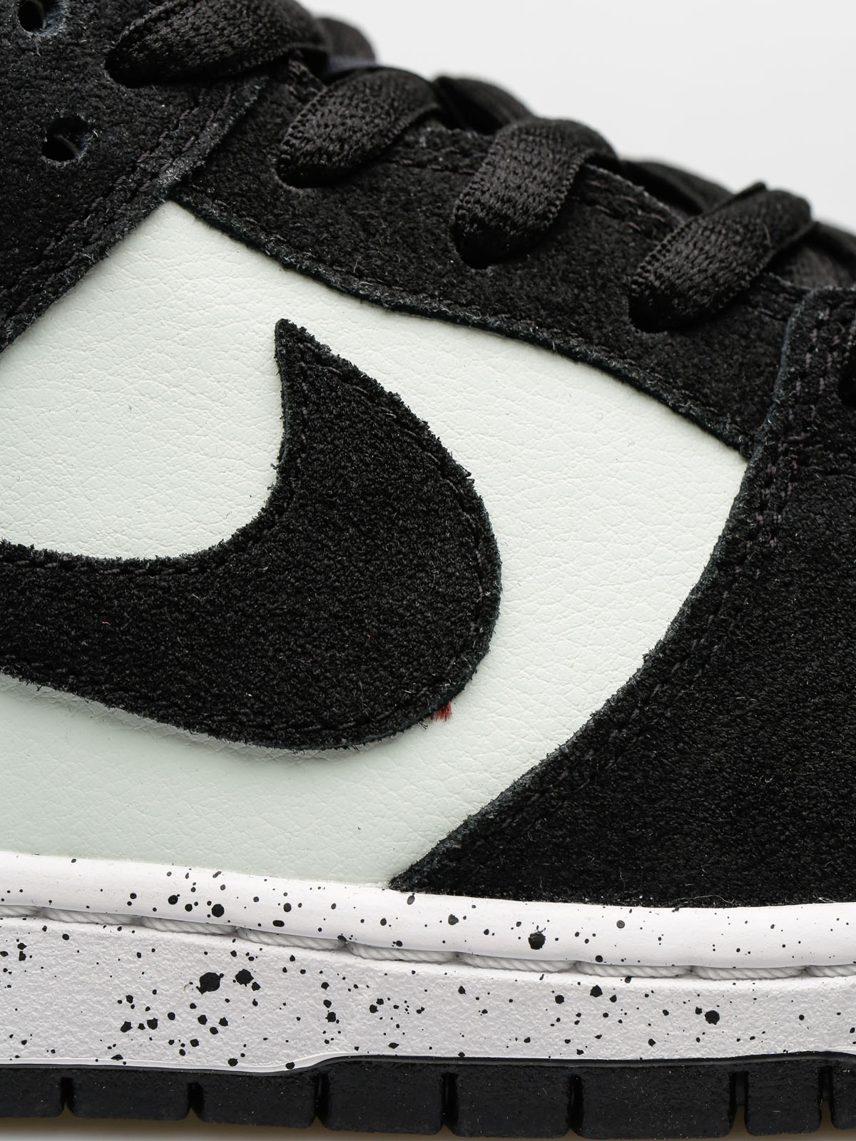 Boty Nike SB Zoom Dunk Low Pro (black/black barely green white)