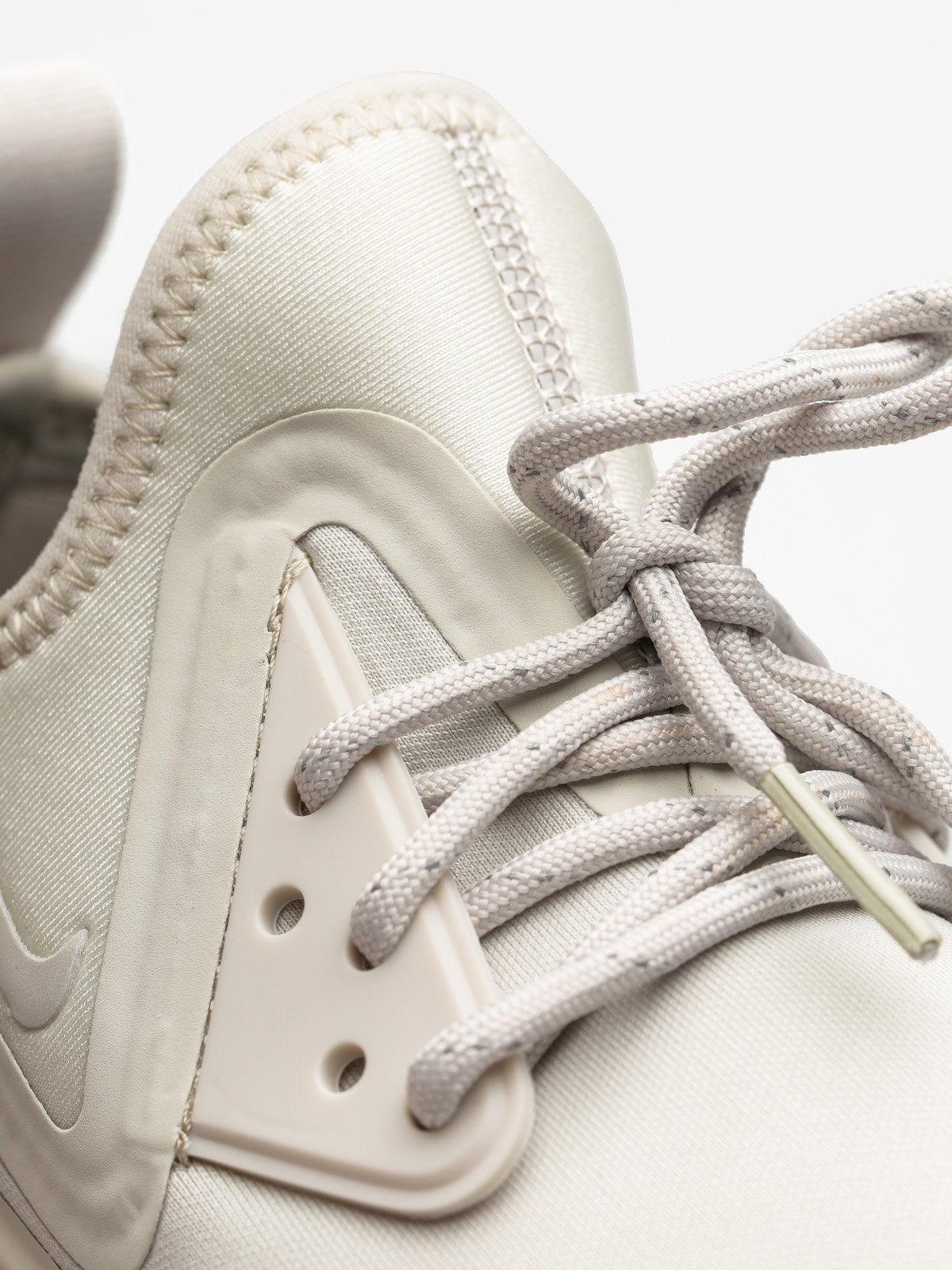 Boty Nike Lunarcharge Essential Wmn (light bone/light bone cool grey)