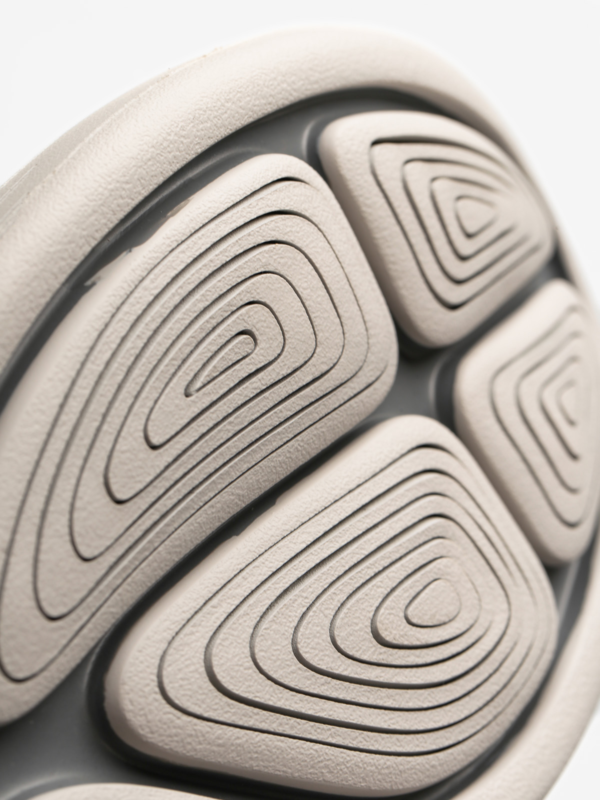 Boty Nike Lunarcharge Essential Wmn (light bone/light bone cool grey)