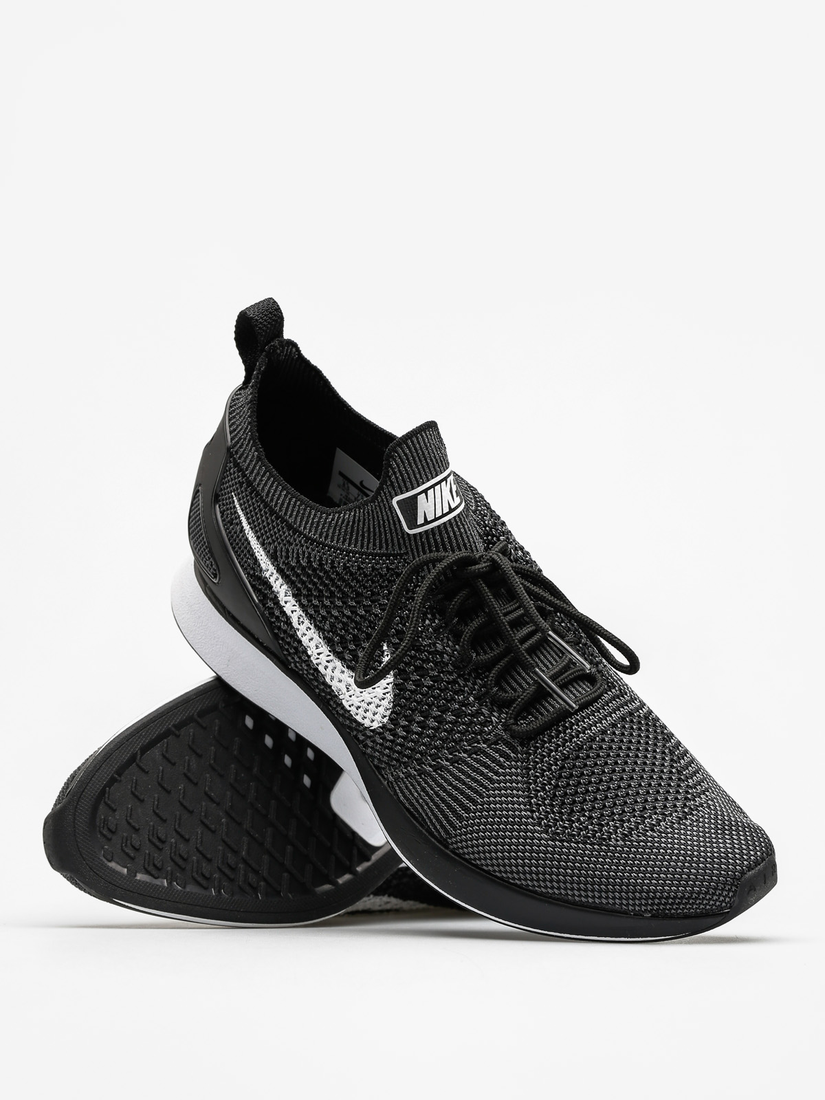 Nike flyknit mariah all black hotsell