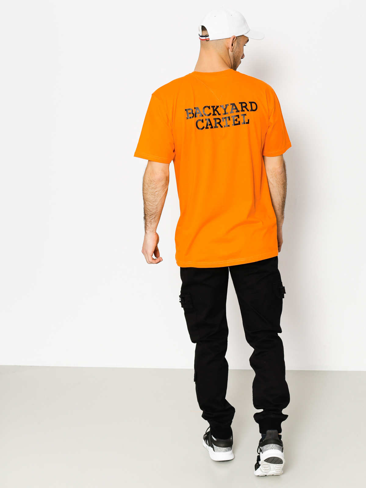 Tričko Backyard Cartel Back Label (claret)