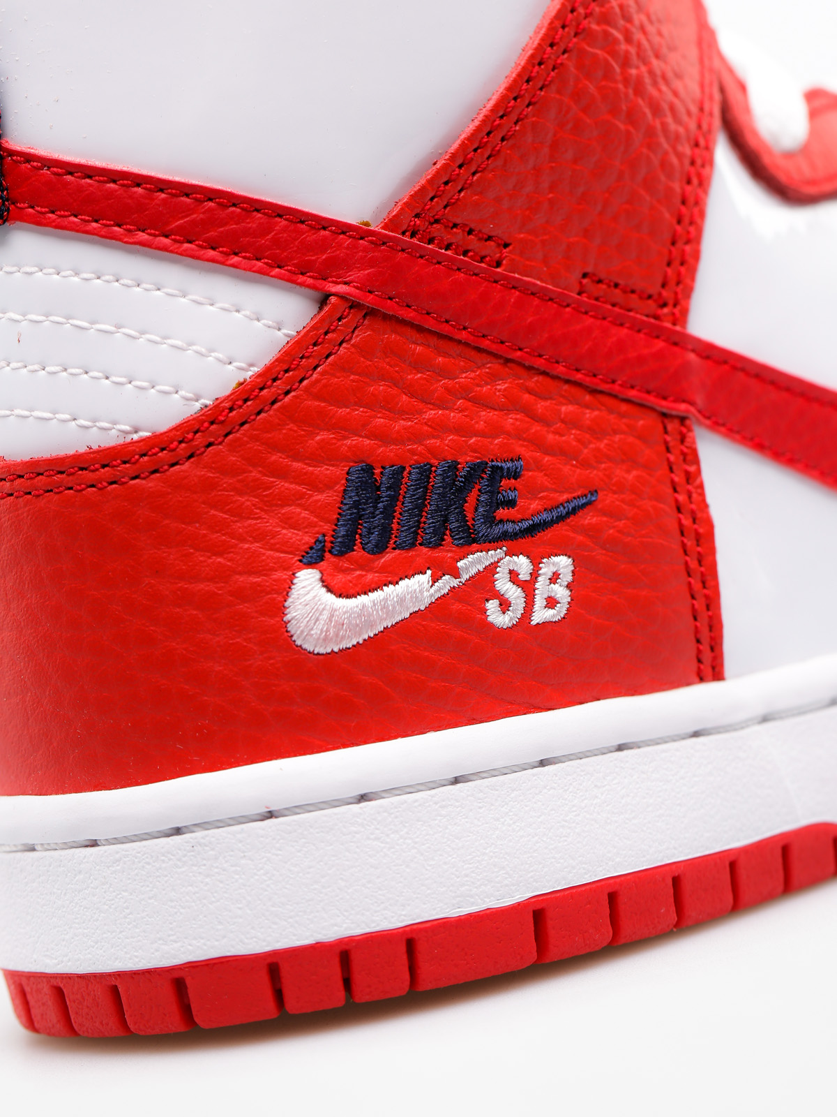 Boty Nike SB Sb Zoom Dunk High Pro (university red/university red white)