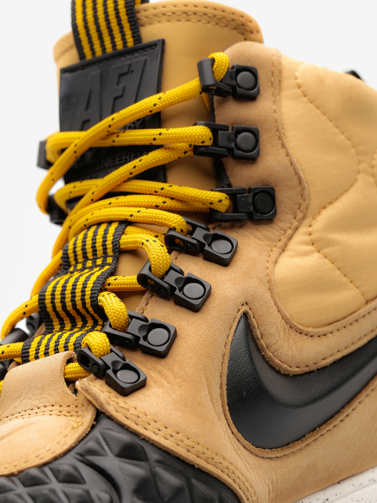 Boty Nike Lunar Force 1 17 Duckboot (metallic gold/black light bone)