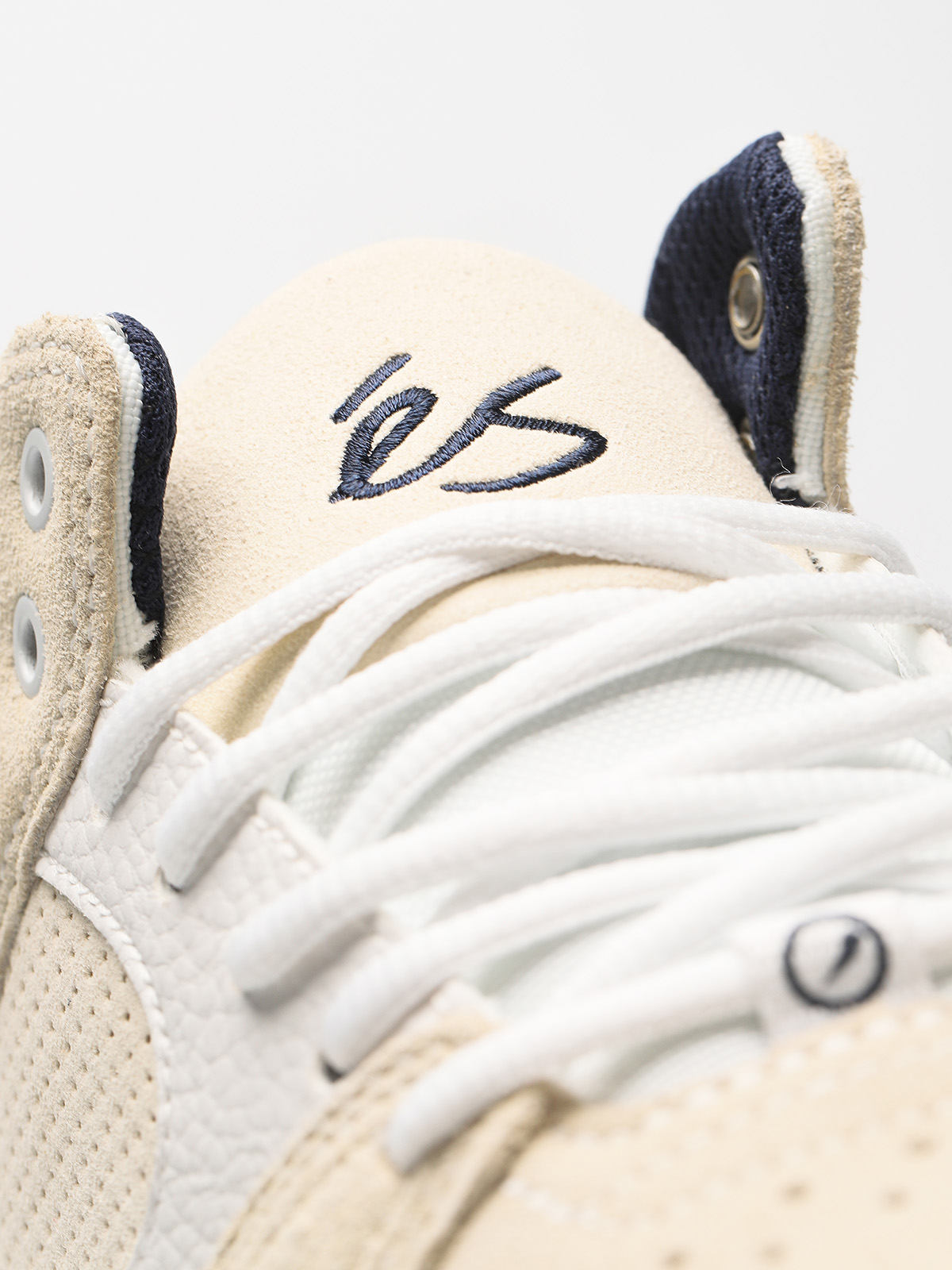 Boty eS Accel Slim Mid (white/gum)