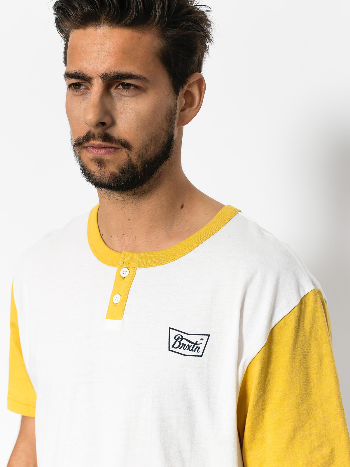 Tričko Brixton Stith Henley (off white/washed yellow)
