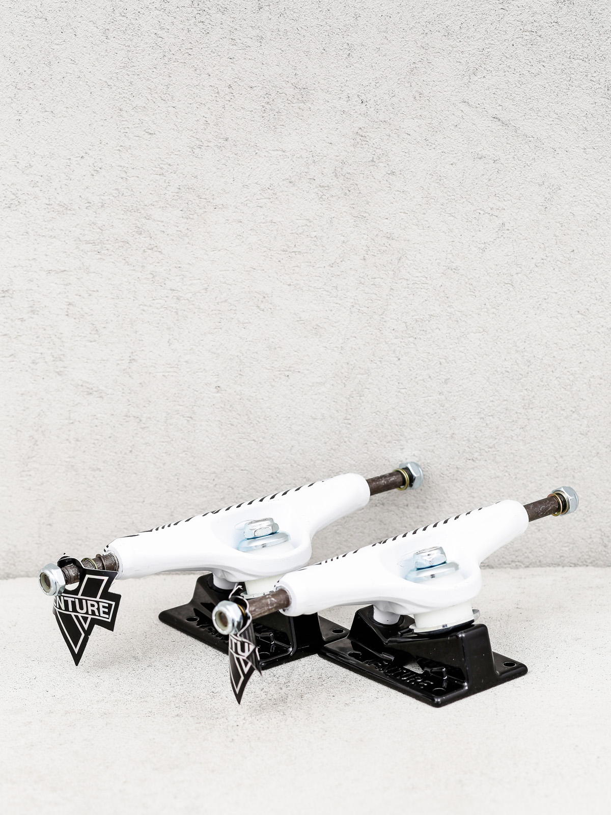 Trucky Venture Lucien Linr Vlt Light (white/black)