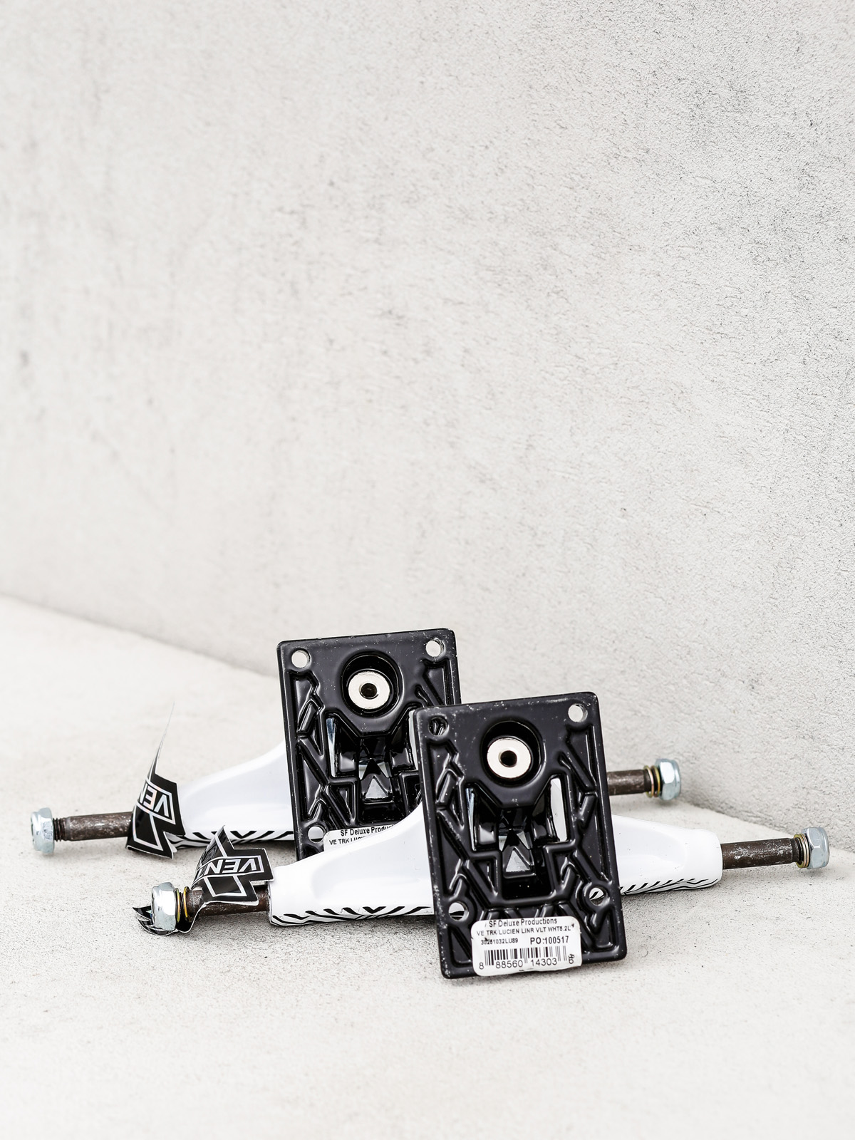 Trucky Venture Lucien Linr Vlt Light (white/black)