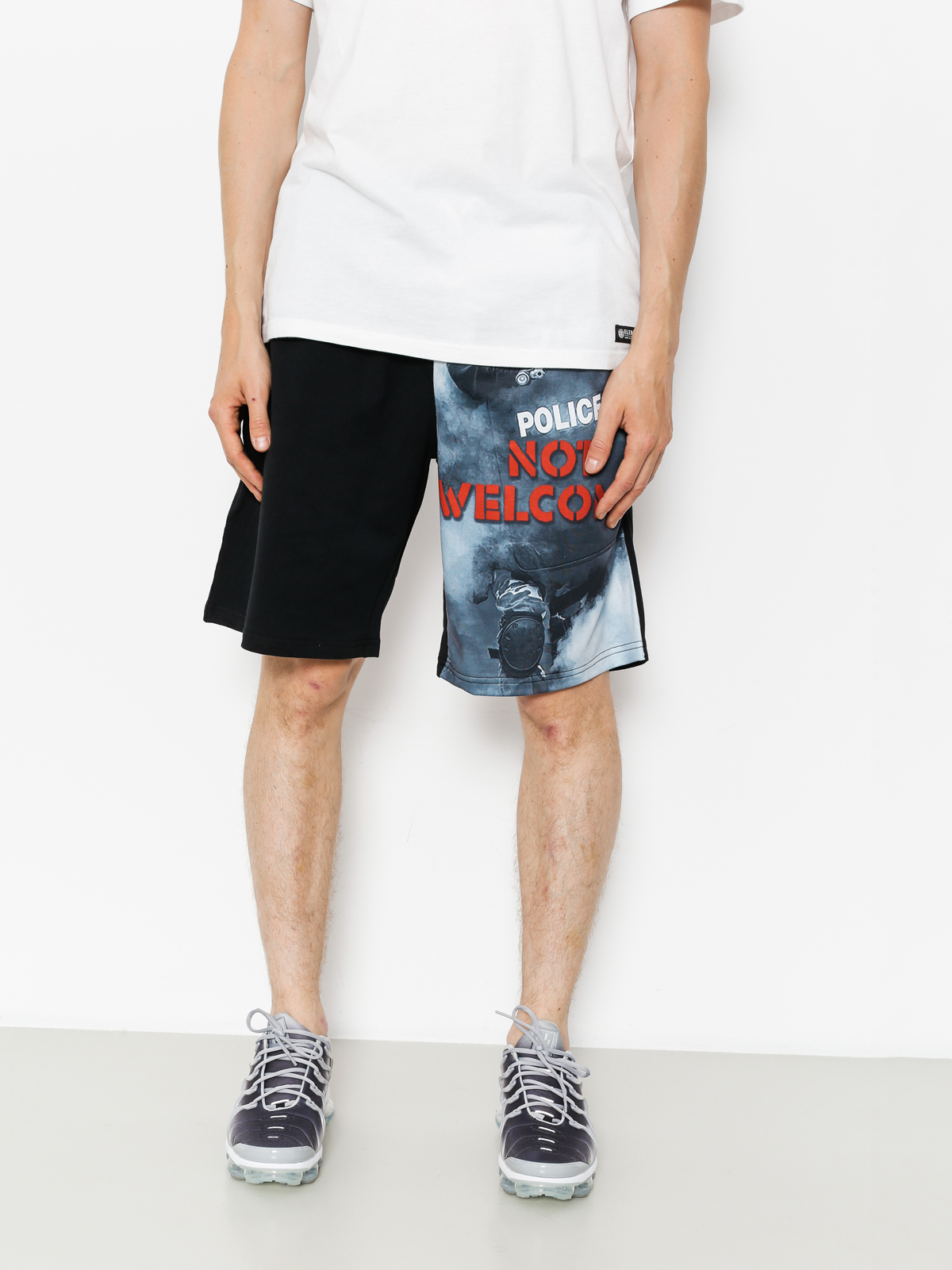 Kraťasy MassDnm Not Welcome (multicolor)