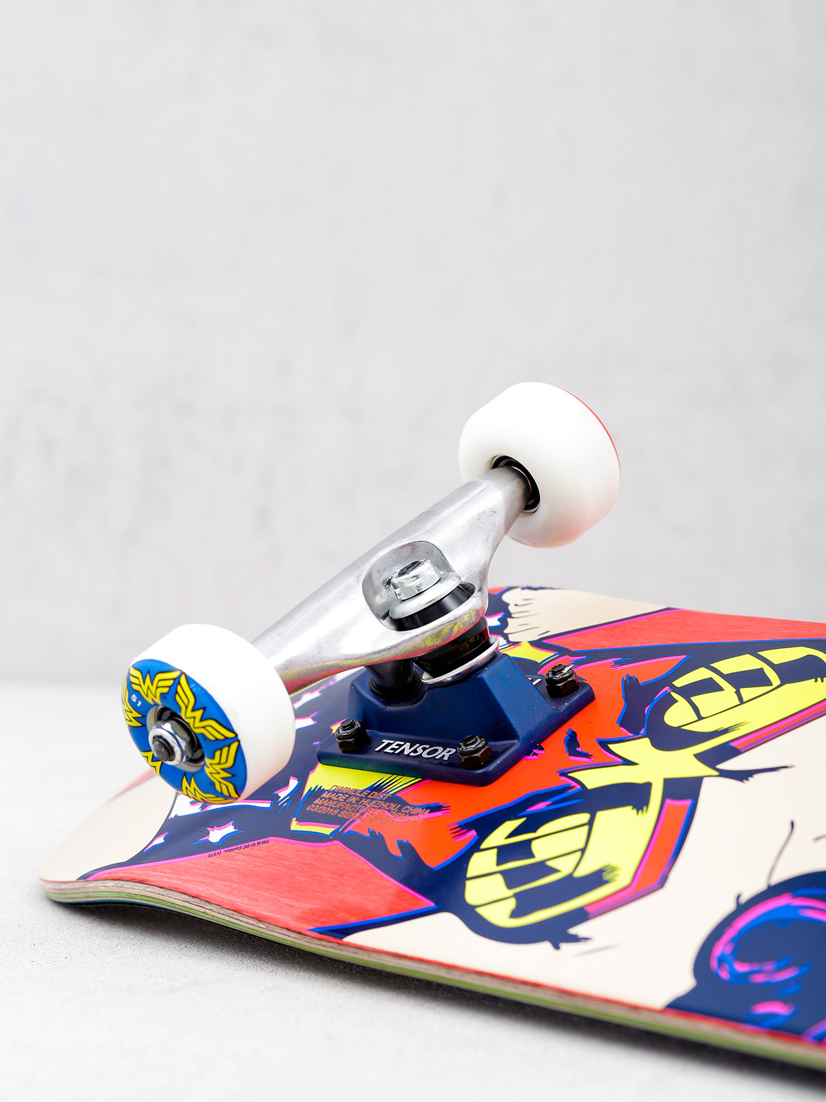 Skateboard Almost Wonder Woman (red)