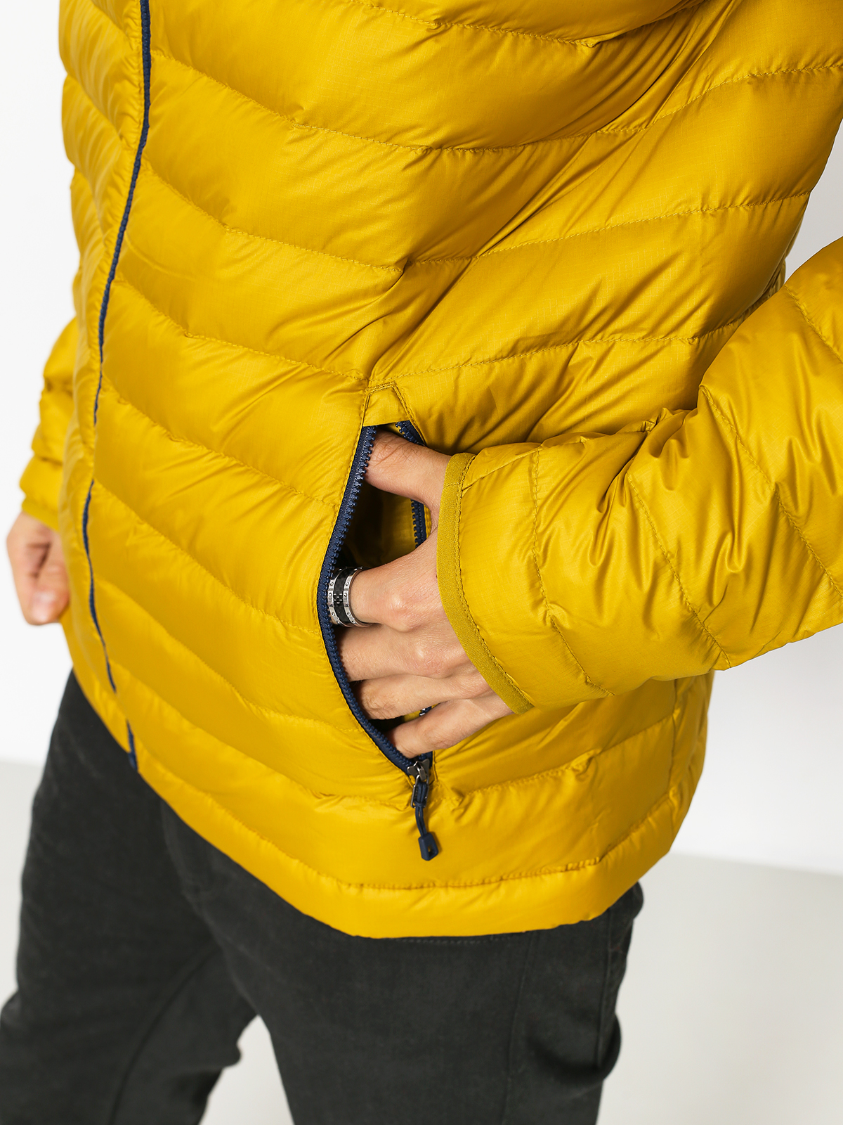 Bunda Patagonia Down Sweater (textile green)